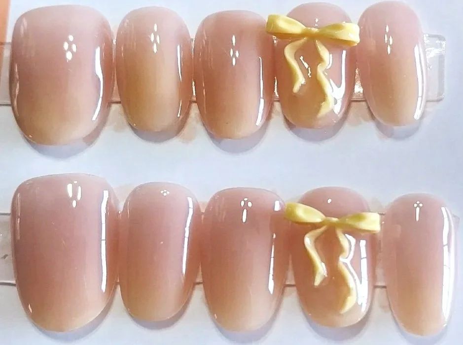 CC-602  Yellow Bow  Nail Set