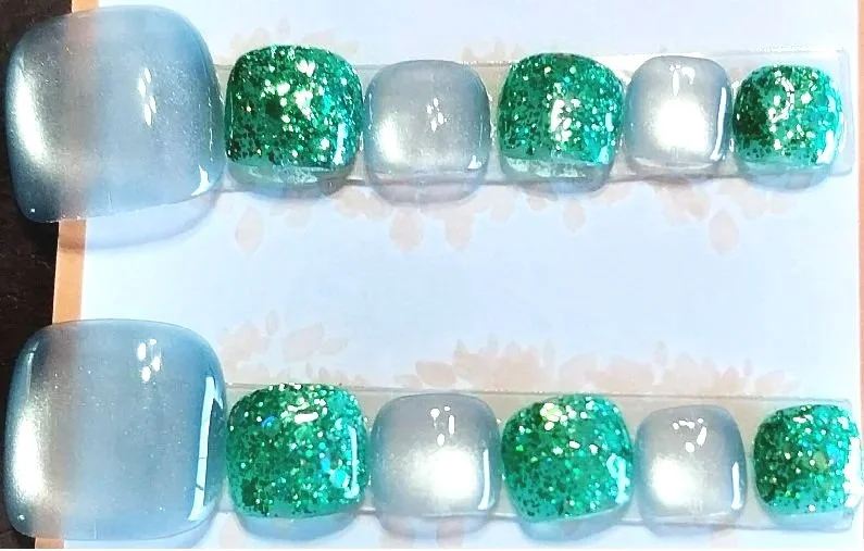CC-753  Green Glitter Toe Nails