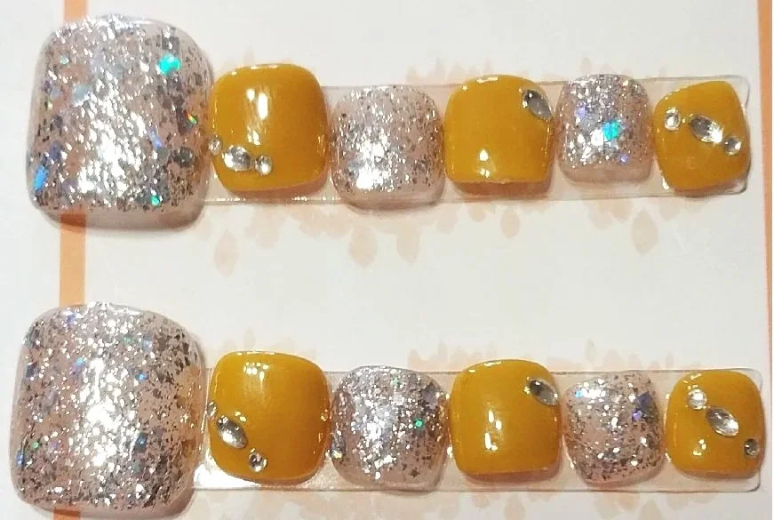 Golden Toe Nail Set