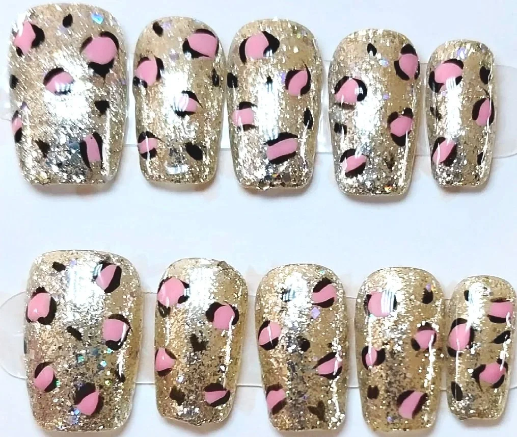 CC-252  Platinum with Pink Leopard Spot Nails