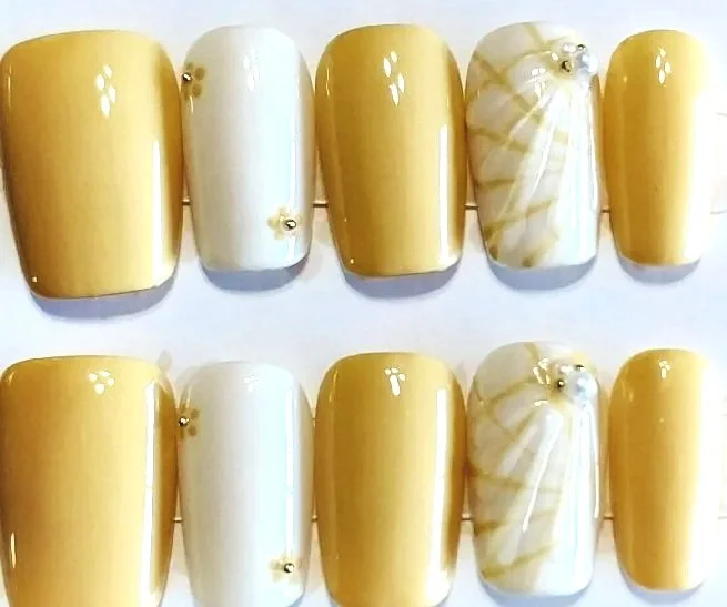 CC-713  Pale Yellow Nail Set