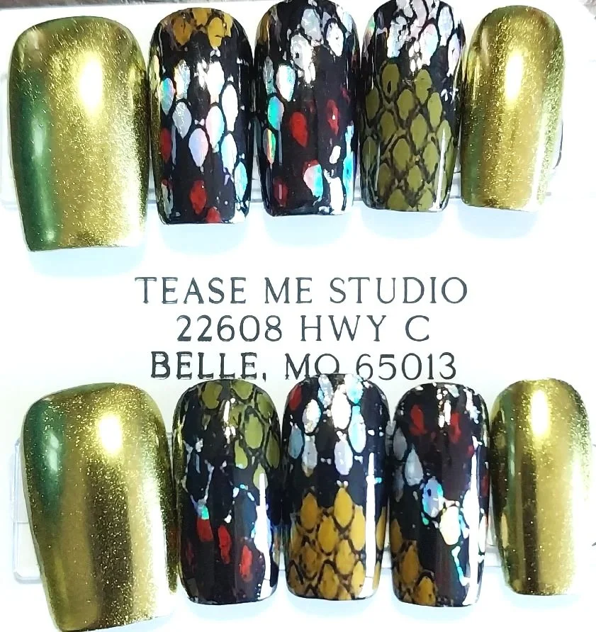 TMS-2401M  Green Snake Skin Nail Set