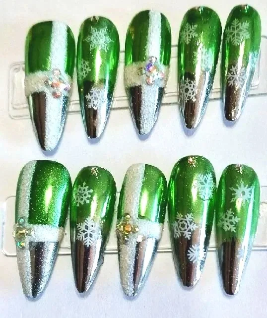 TMS-2084  Green & Silver Snow Nails