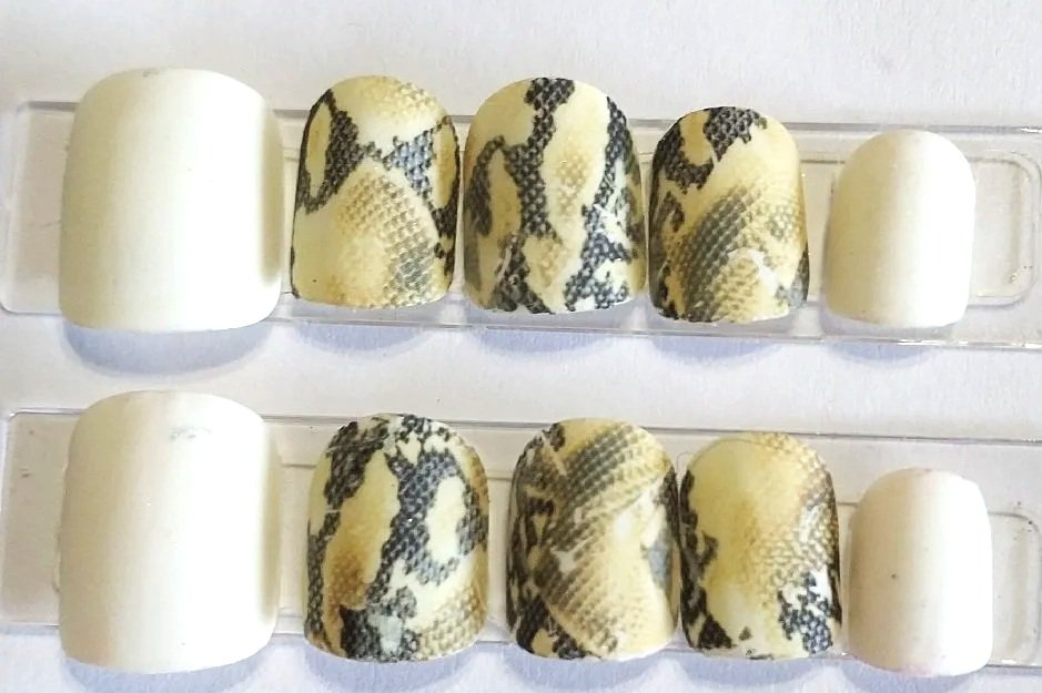 Snake Belly Nails