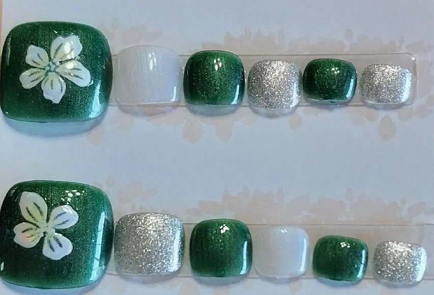 CC-744  Green Toe Nail Set