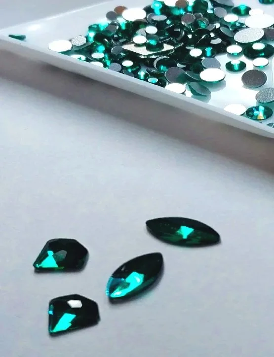 Luxurious Emerald Green Gems