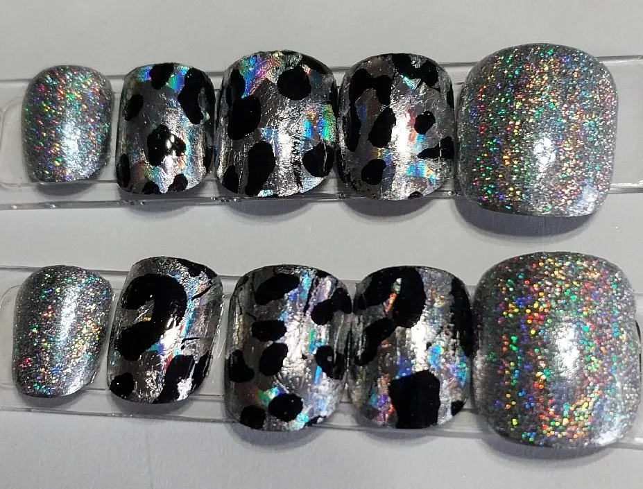 Holographic glitter