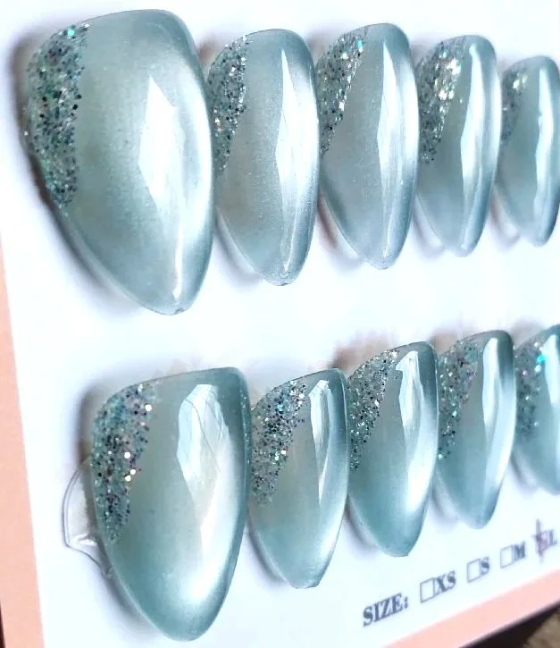 CC-584  Glitter Cat Eye
