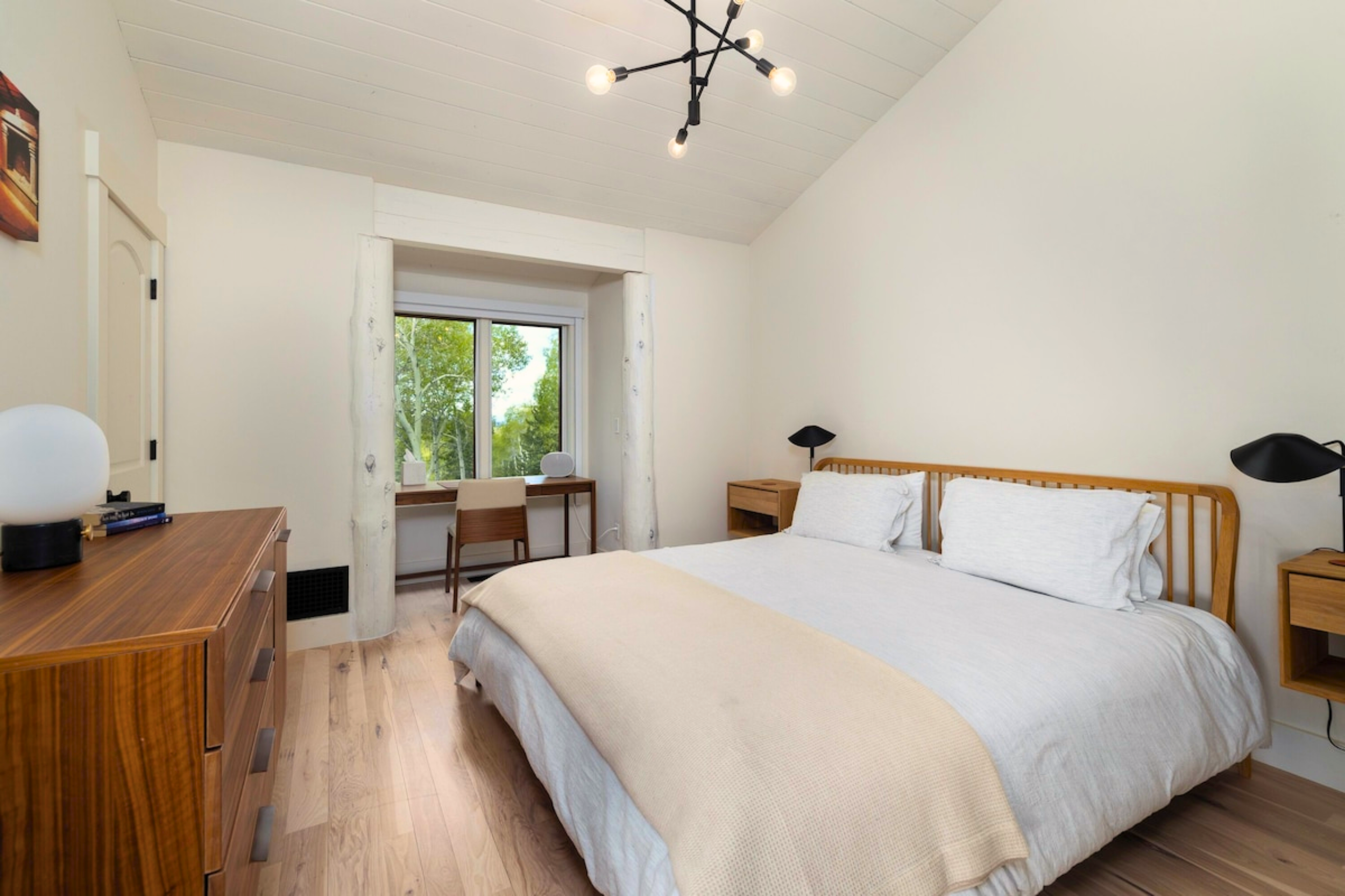 Guest Room 2.png