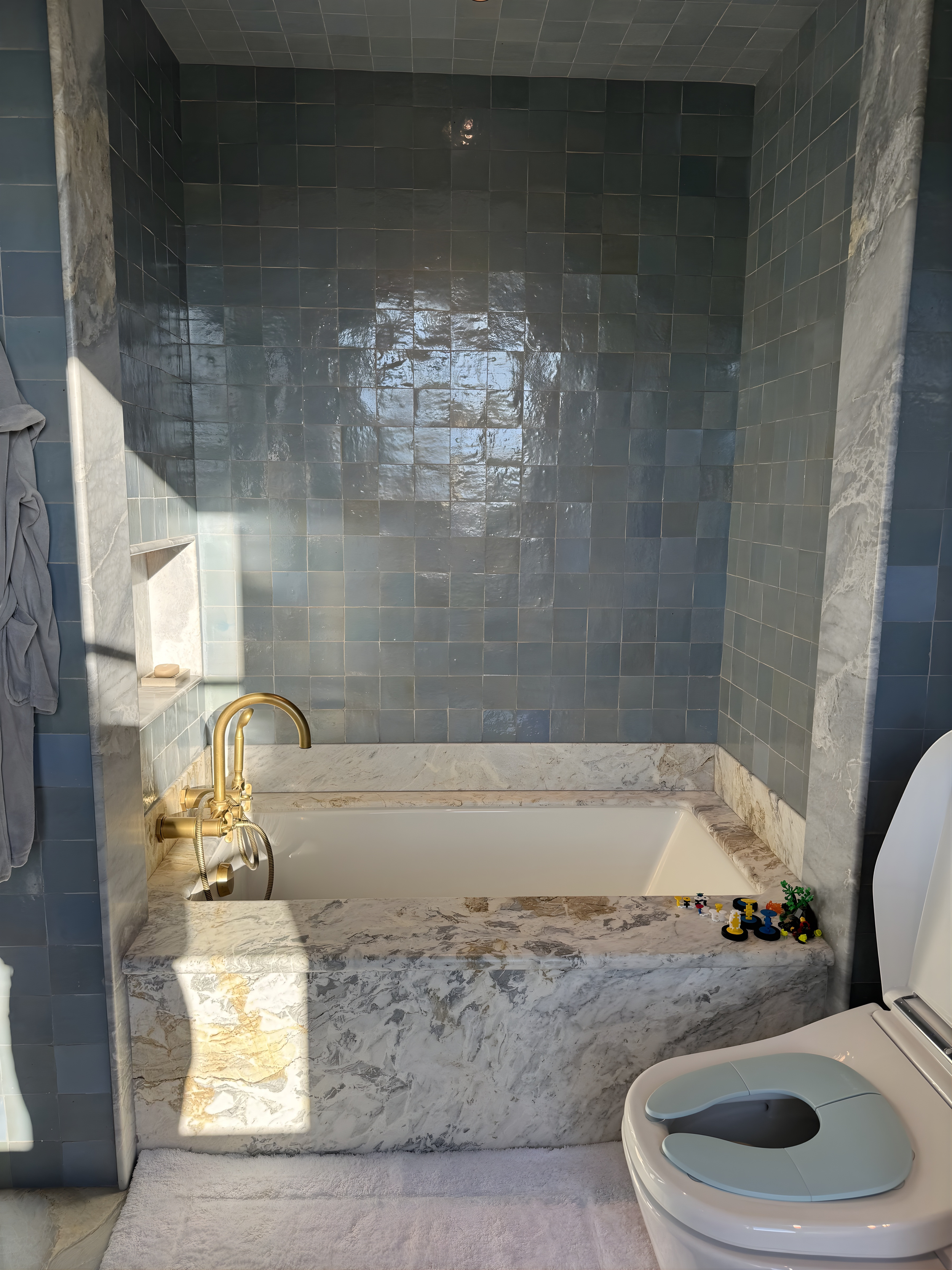 Braxton's Bathroom 2.png