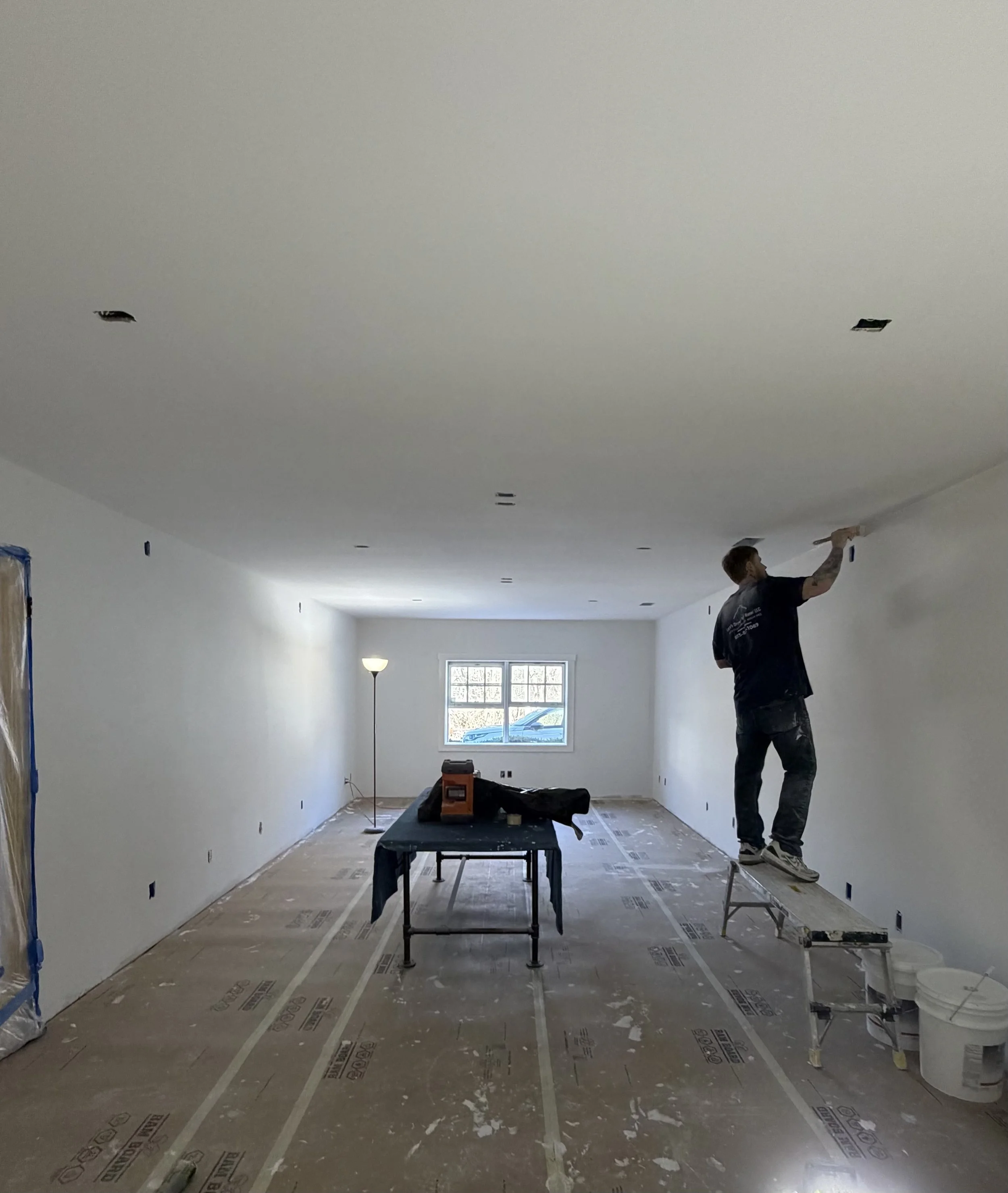 Larry’s Drywall & Repair crew member performing a level 5 finish on a home in Nashville TN.