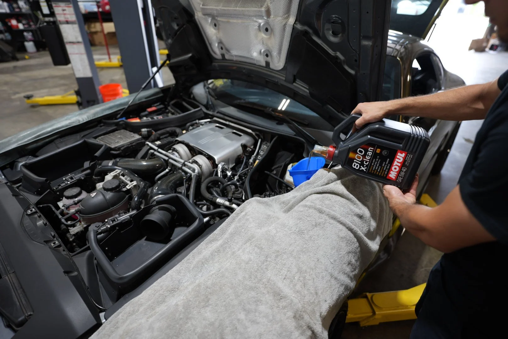 Technician running a diagnostic scan on a Mercedes-Benz engine in Frisco, TX