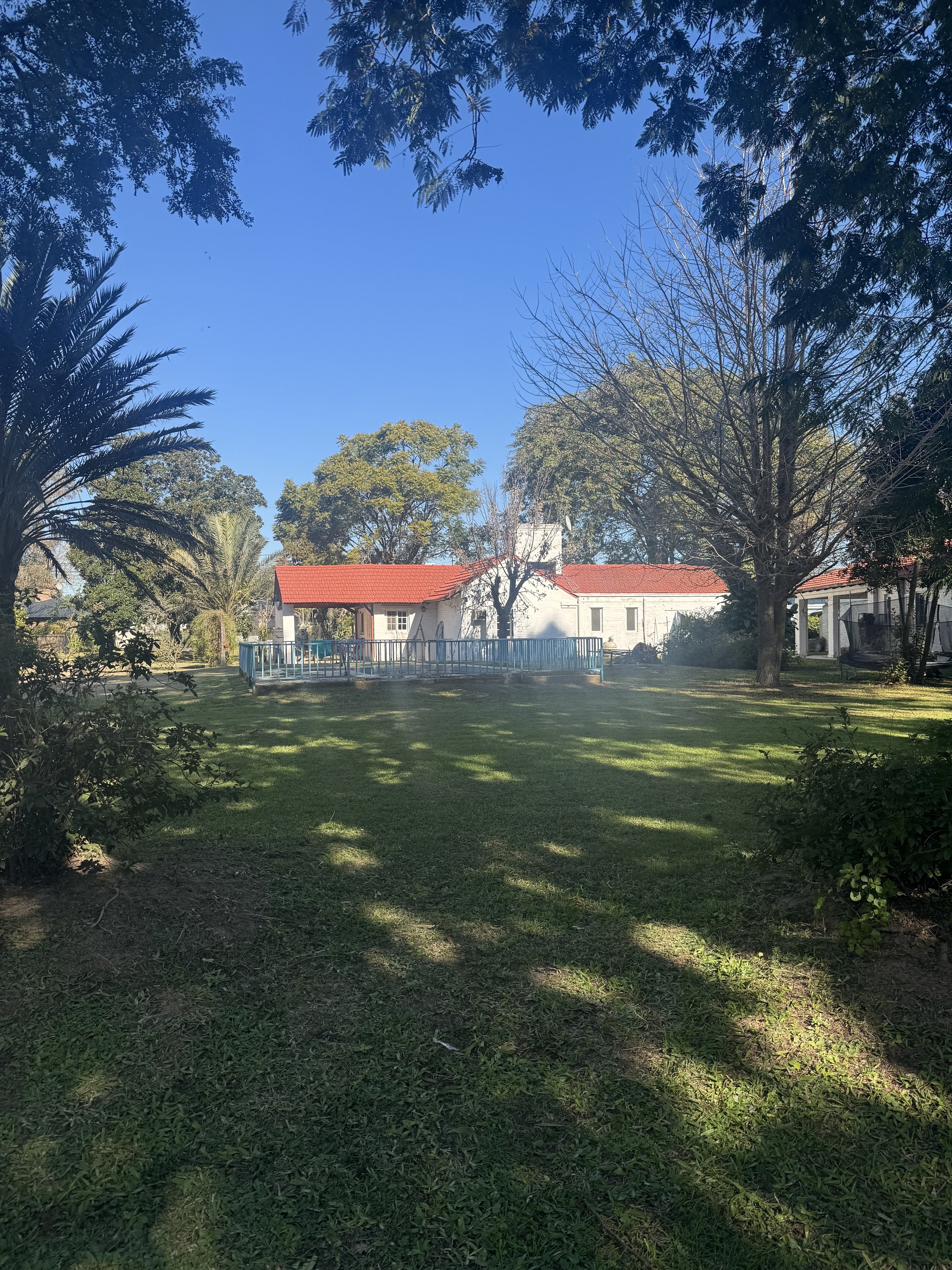 Casa en alquiler &amp; venta en Country Ubajay