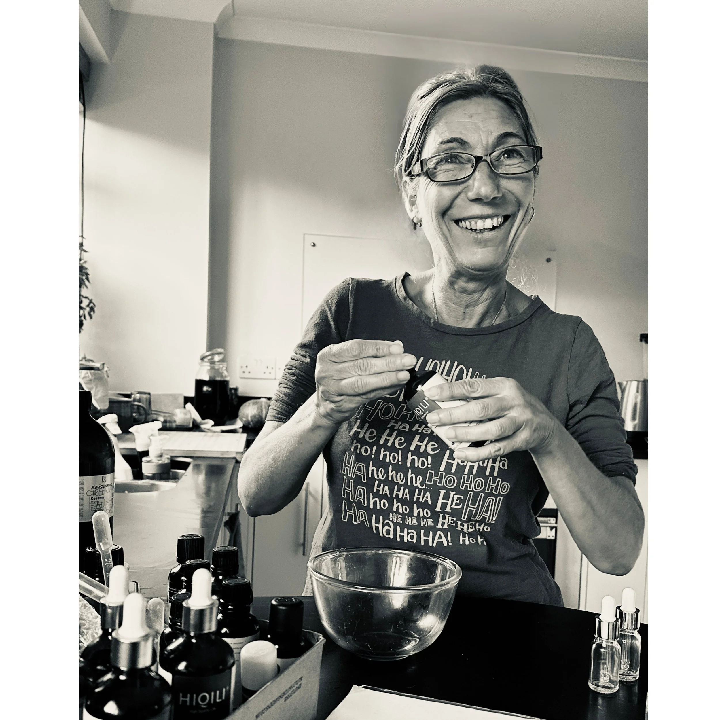 antonella is helping making Shenming Botanicals products