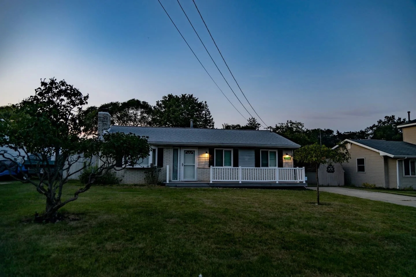the canal house-full yard.jpg