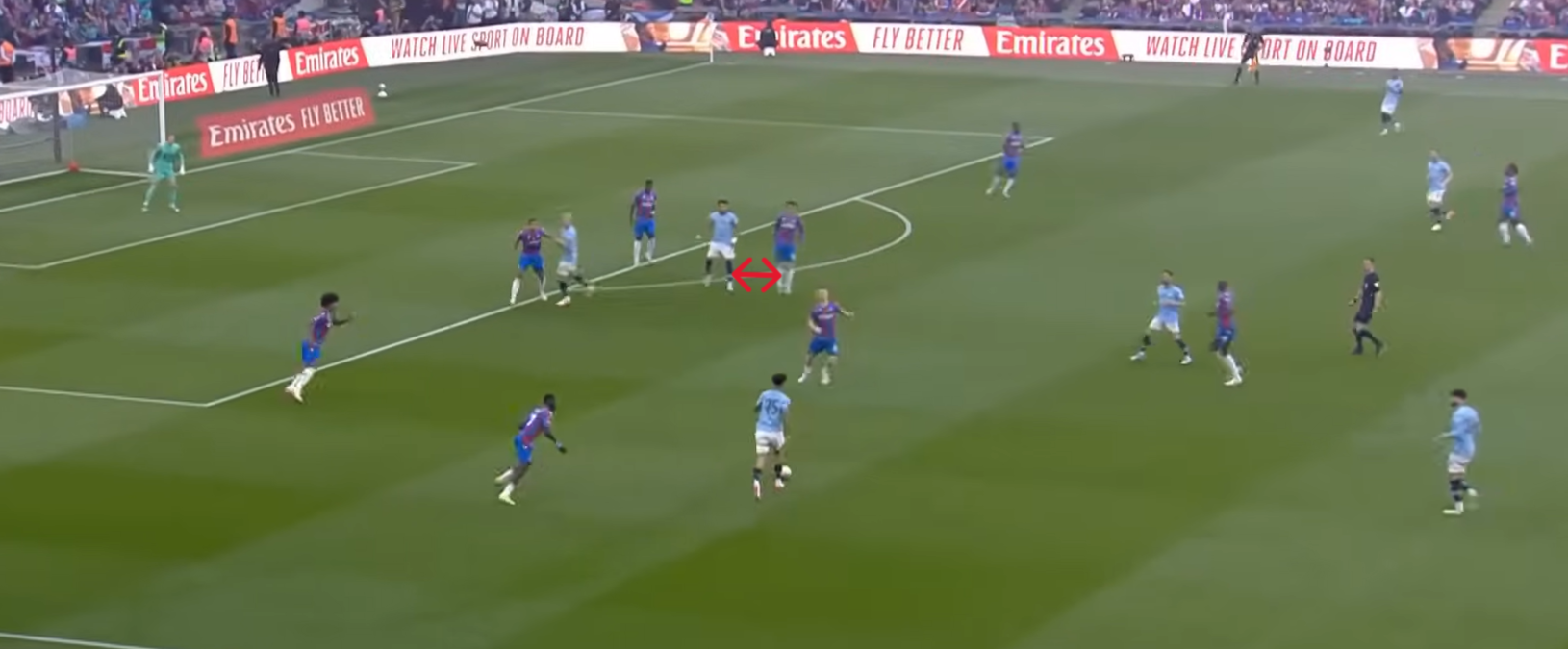  Figure 5 : Kamada cutting out a passing lane for Omar Marmoush. 