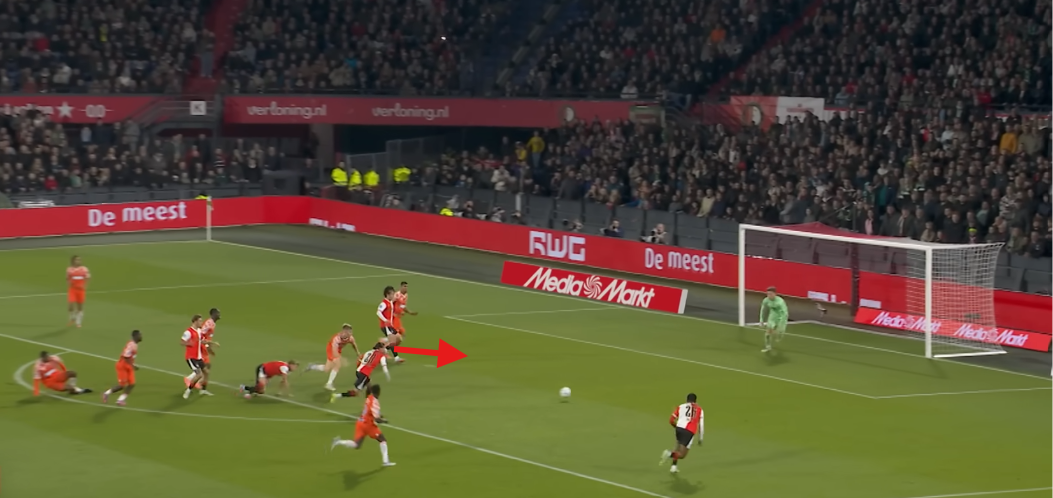  Figure 7 : Ueda running in front of his man. 