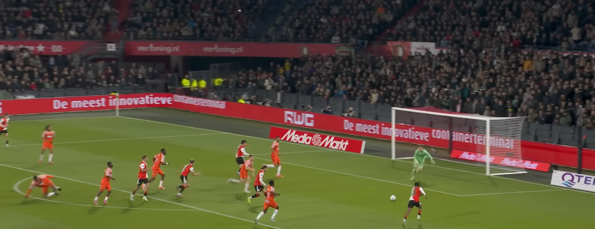  Figure 8 : Ueda running behind his man. 