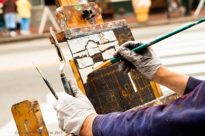 Erin McGee Ferrell painting an architectural scene in Portland, Maine. Photograph © Victor Salvo, 2013.