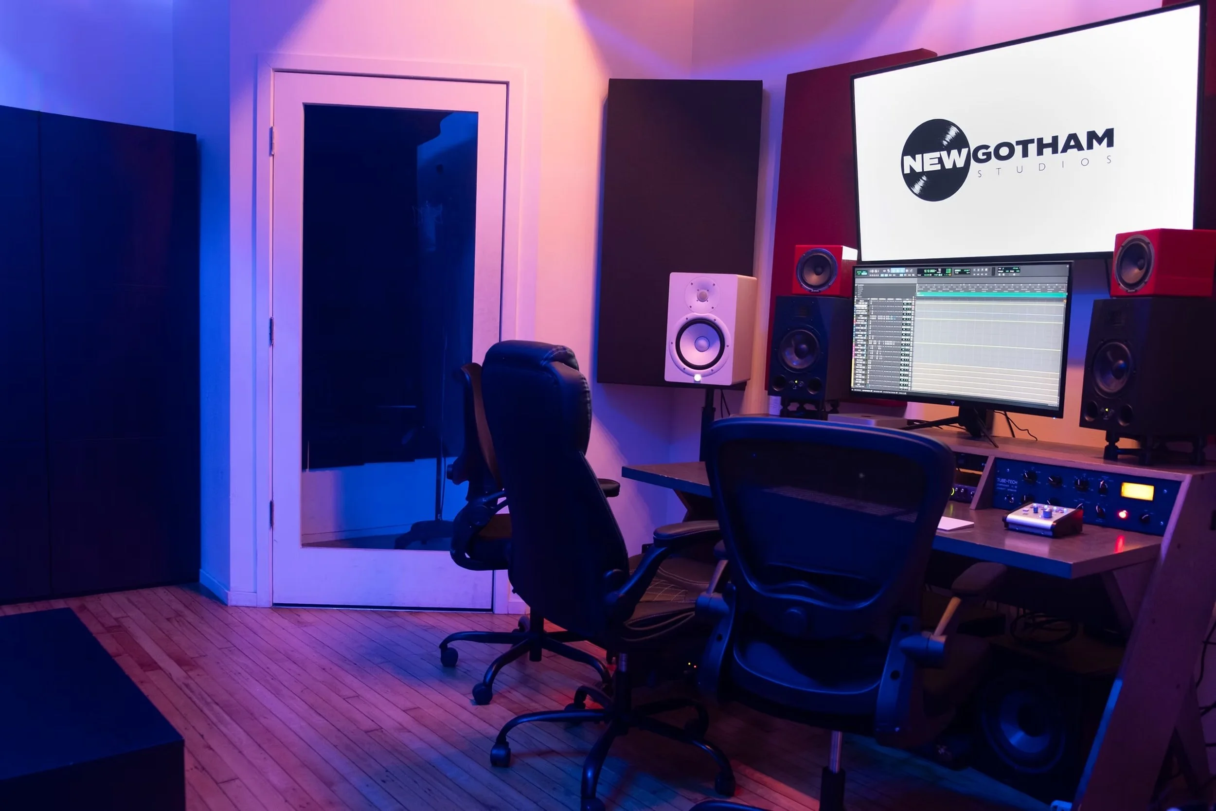 Manhattan Location: New Gotham Studios Chelsea Room