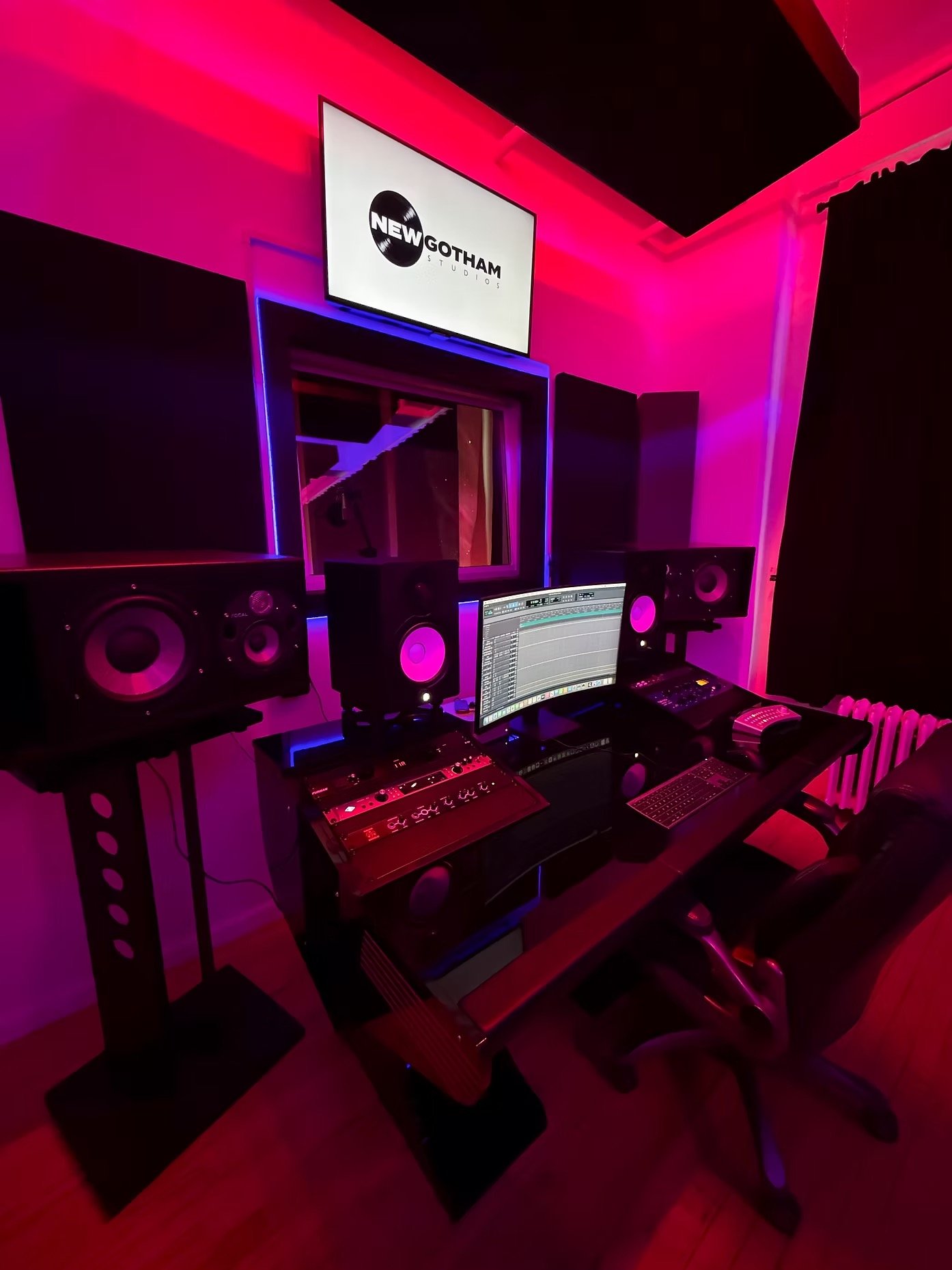 Manhattan Location: New Gotham Studios Empire Suite