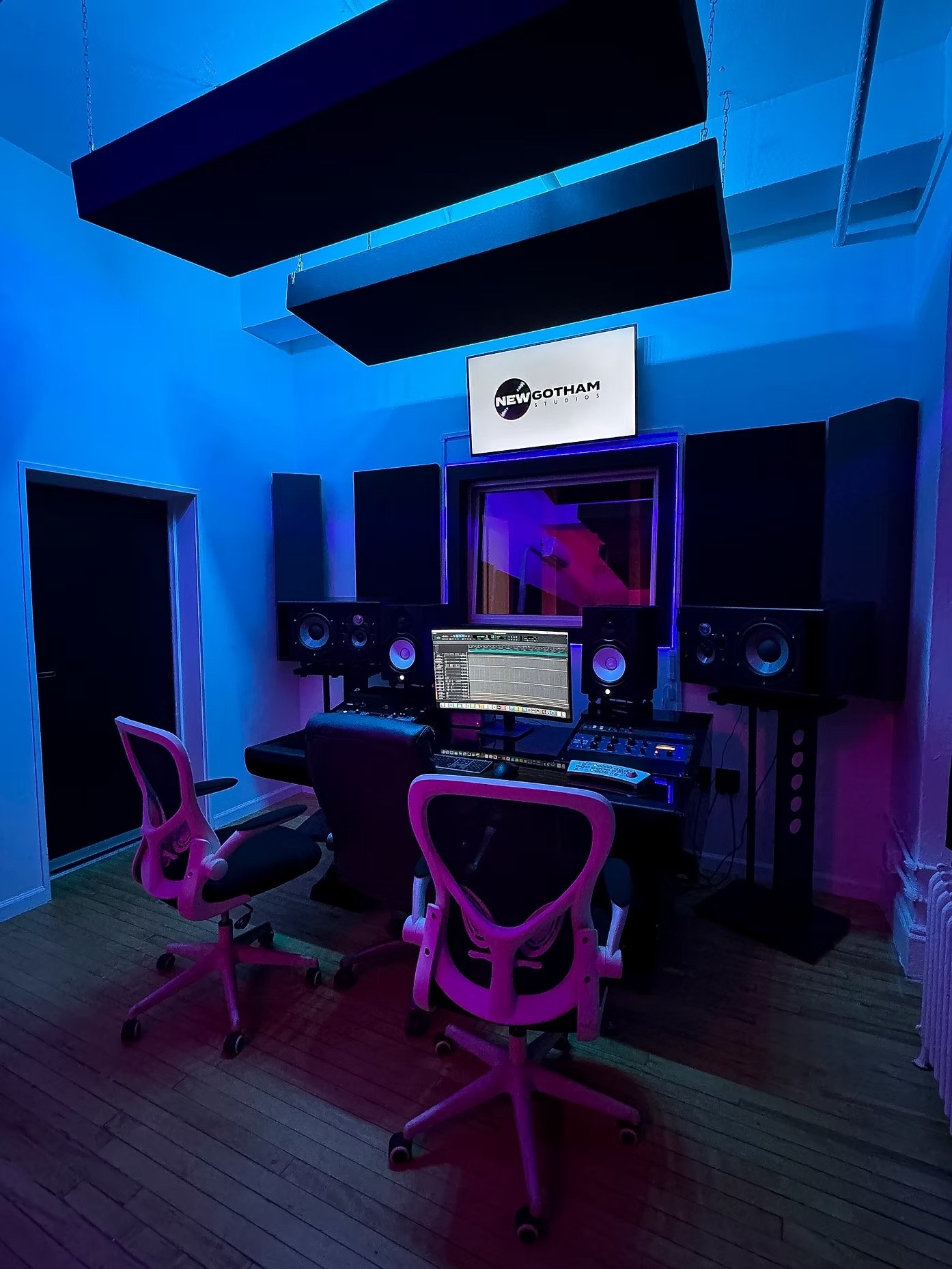 Manhattan Location: New Gotham Studios Empire Suite