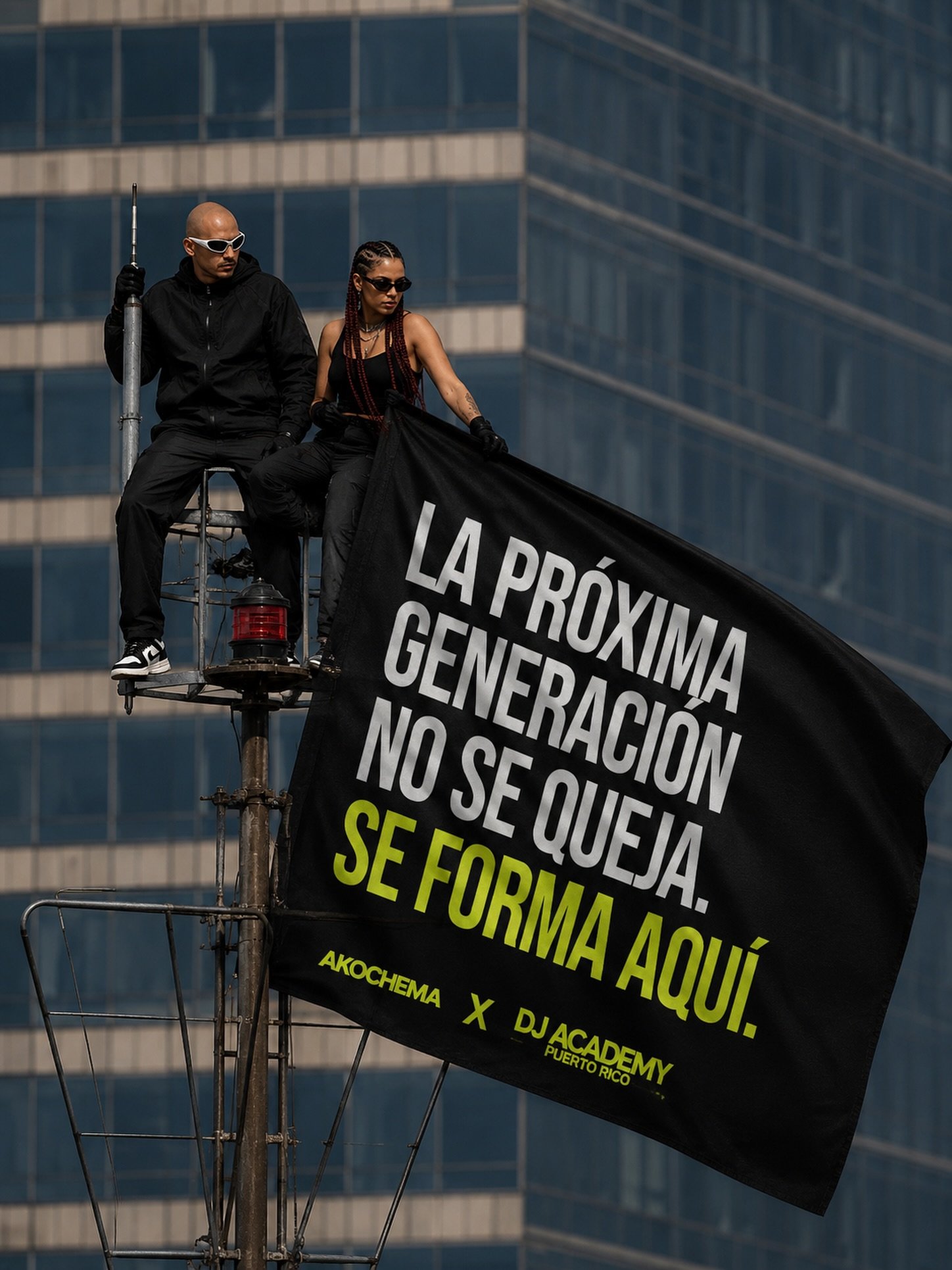 Si hay que subir una antena para formar la pr&oacute;xima generaci&oacute;n&hellip; pues se sube. @nissiart @gera.akate #djacademypr