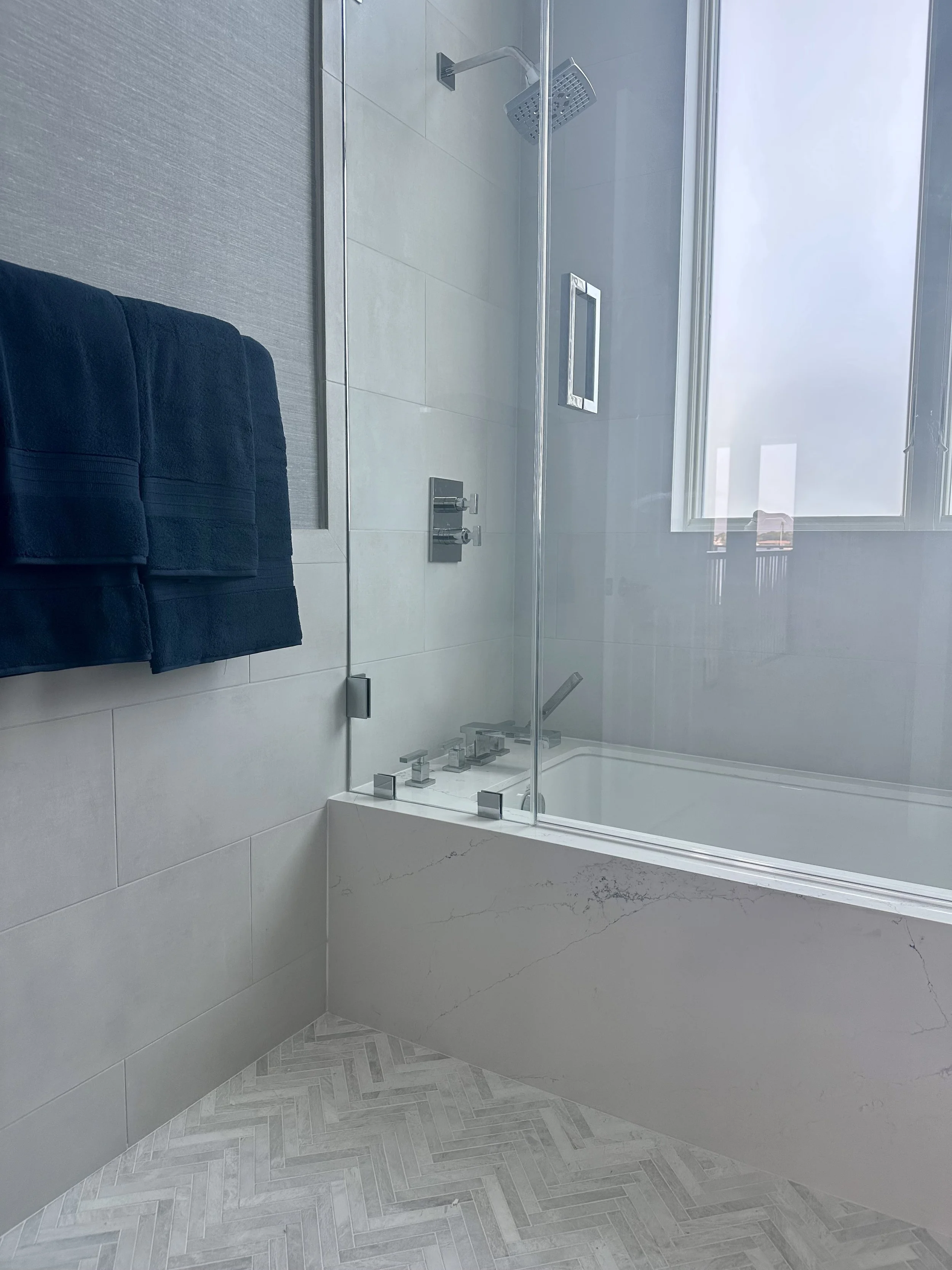 Upstairs Bath 2.jpg