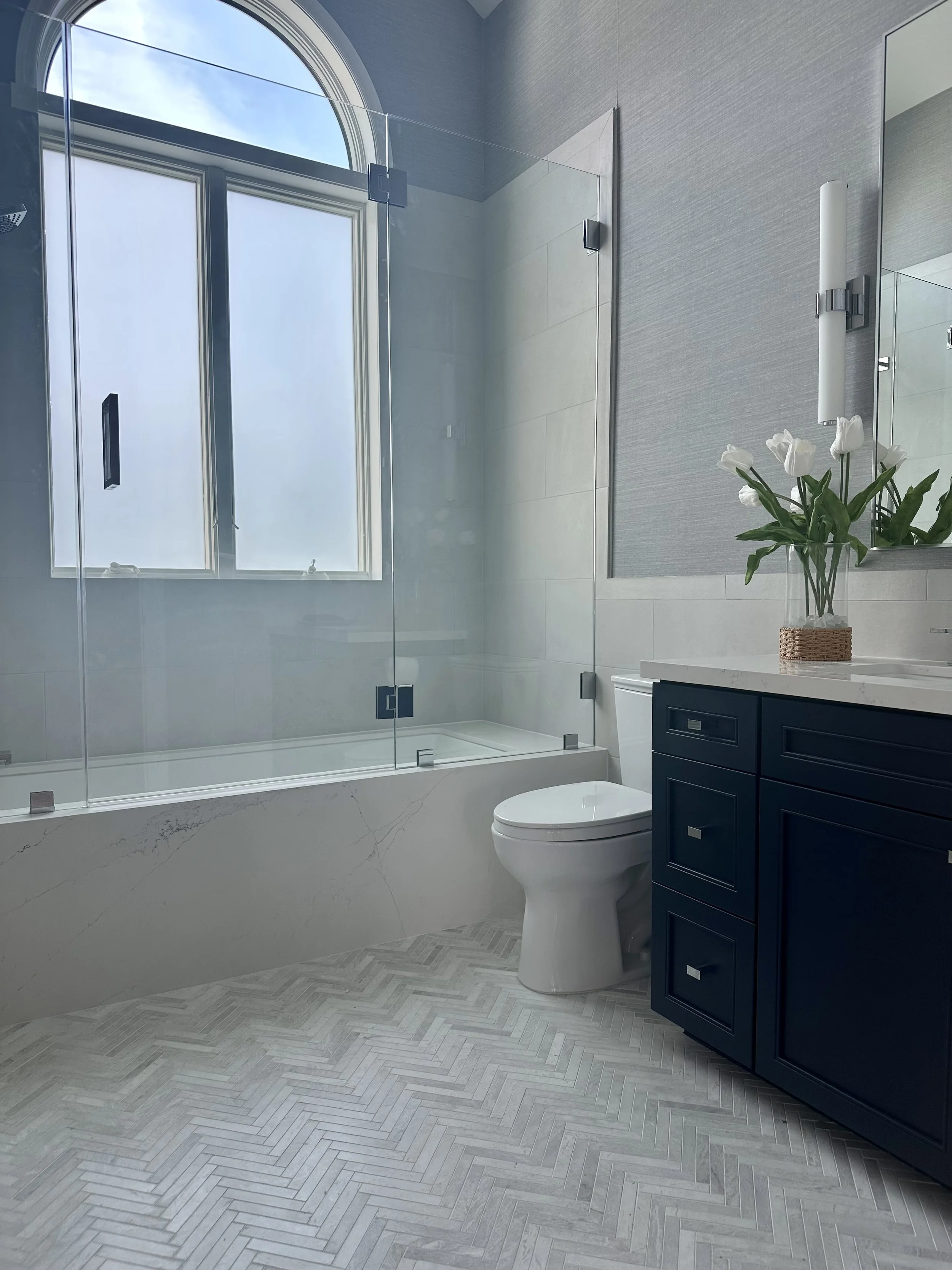 Upsatirs Bath 1.jpg
