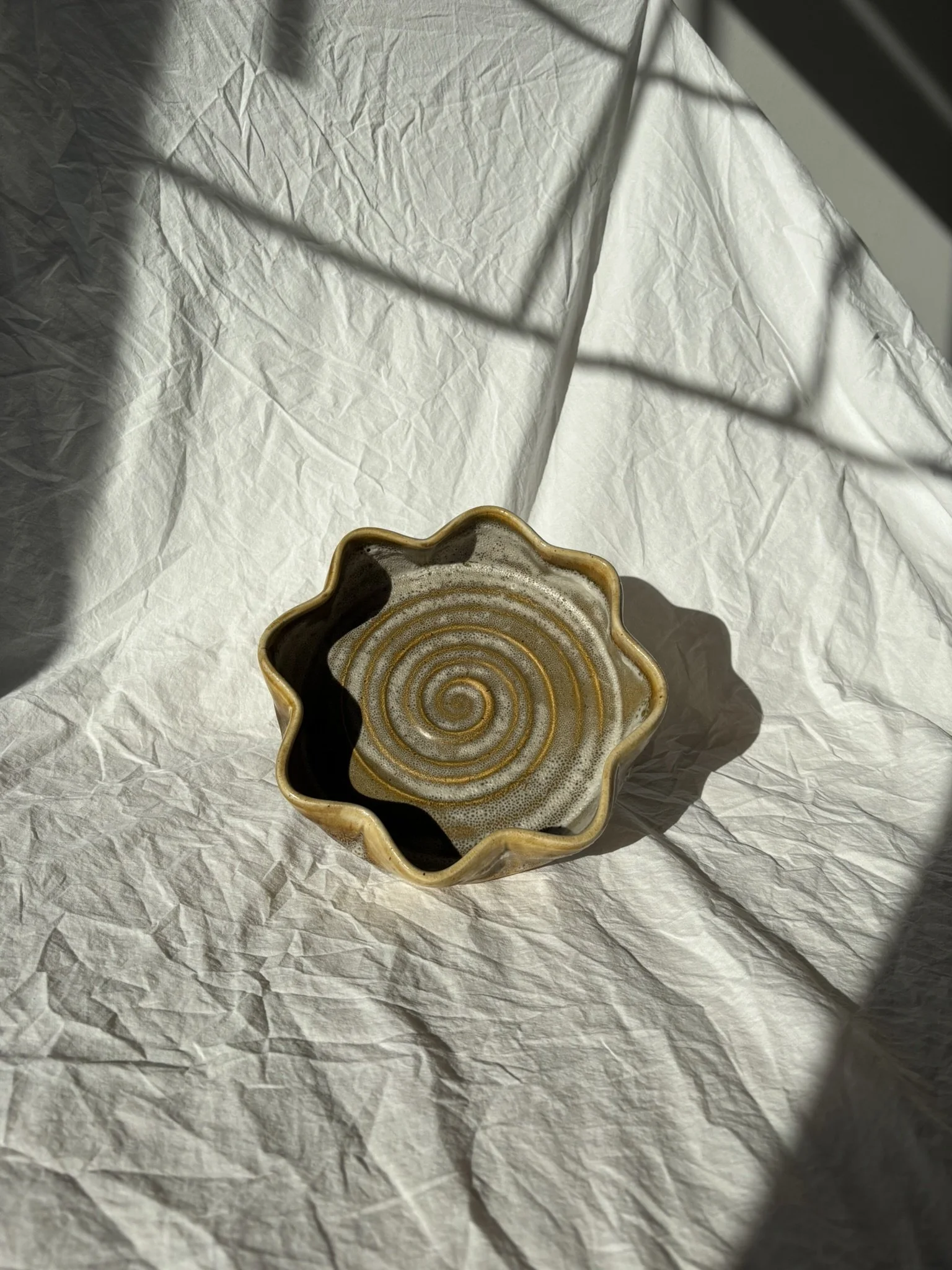 Large Rustic Dotted Flower Catch Tray