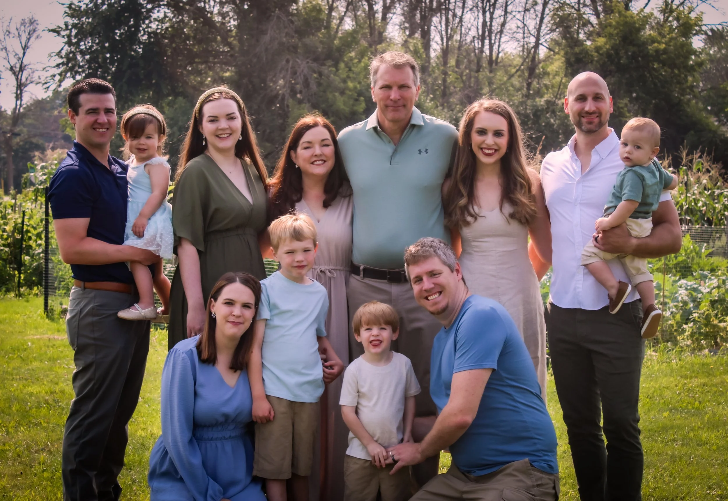 Extended family in Neenah, WI for a family legacy session