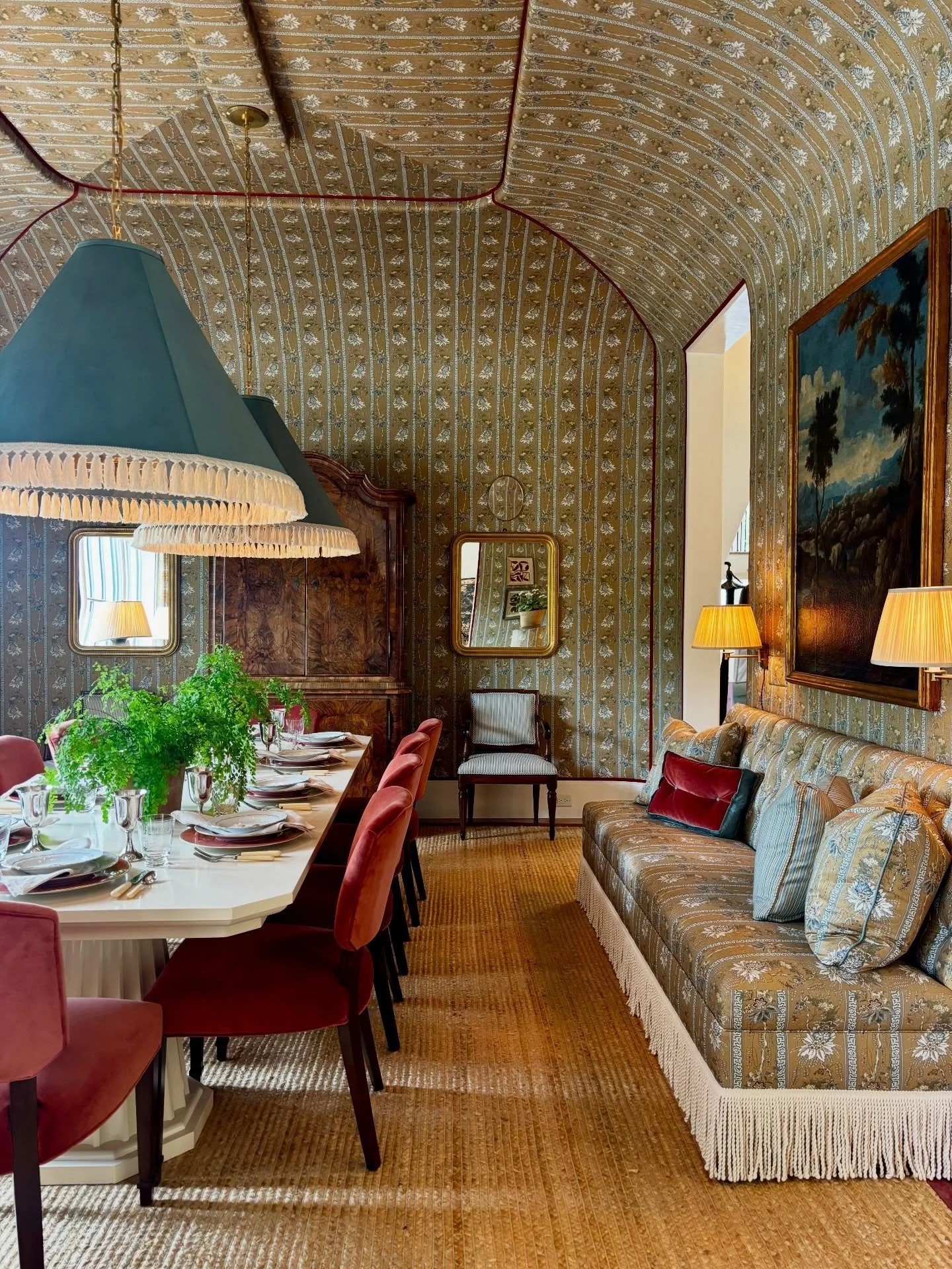 Talked hubs into swinging by the @southeasternshowhouse today after church. Wow. Now through May tenth.