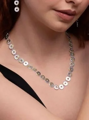 Close-up of model wearing Kairoi necklace, flat torus links with 24ct gold dotted detailing