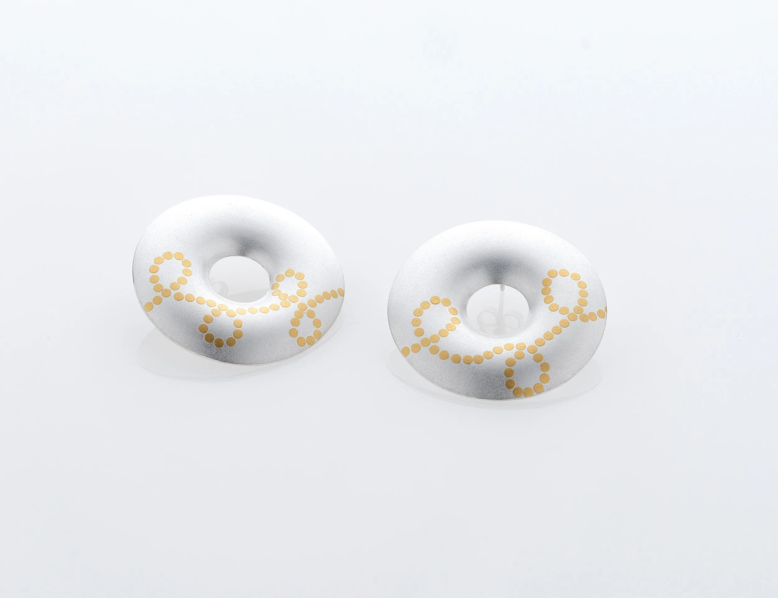 Interlace sterling silver earrings with intricate dotted 24ct gold keum boo pattern, handmade in Glasgow. side view