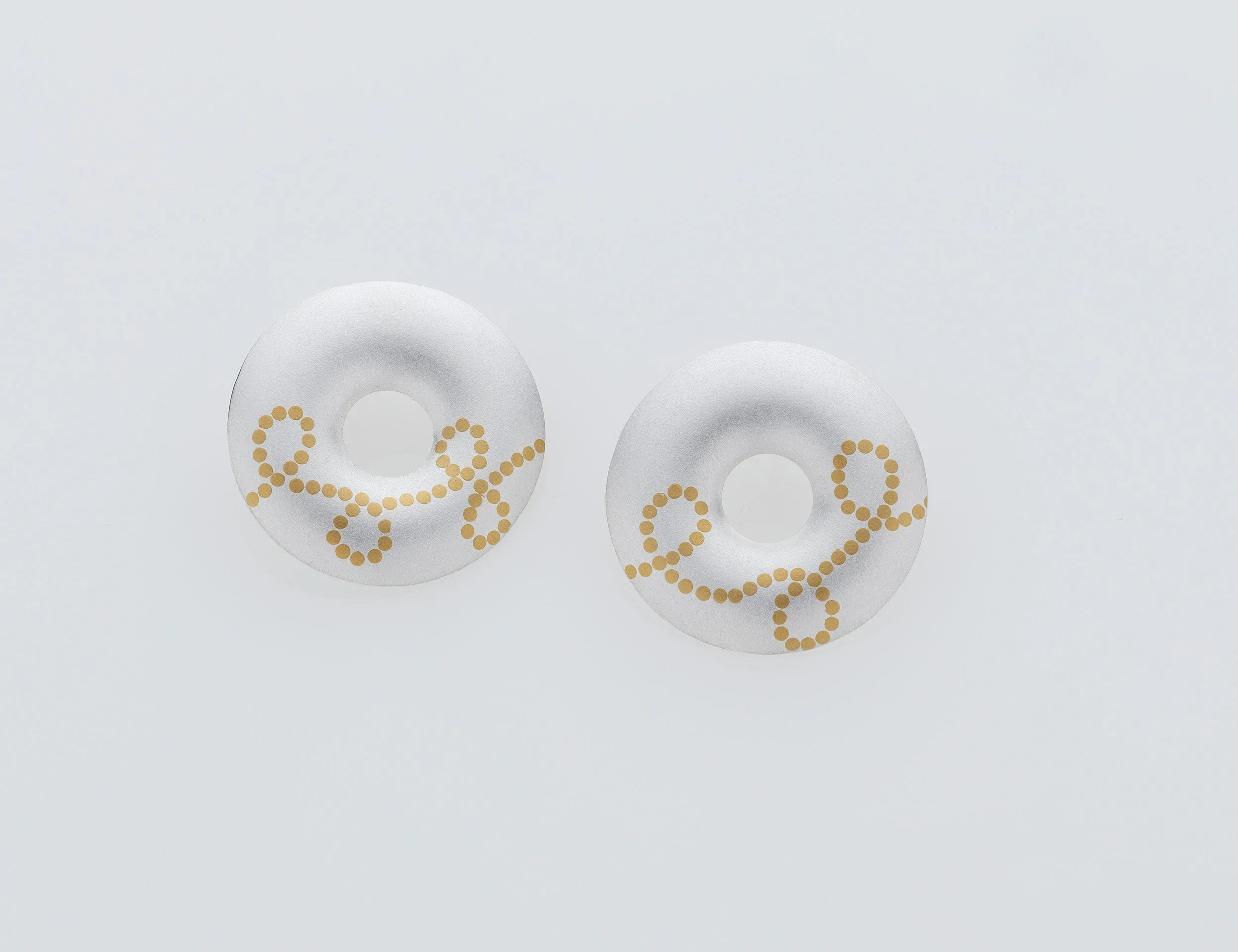 Interlace sterling silver earrings with intricate dotted 24ct gold keum boo pattern, handmade in Glasgow