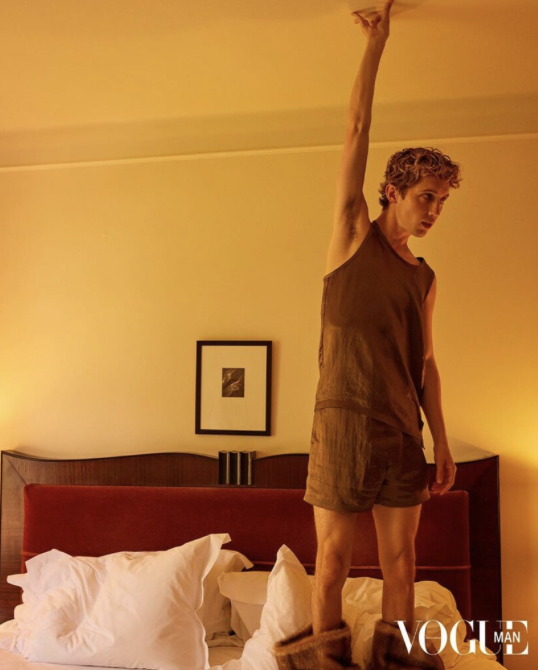 Troy Sivan x Vogue Man Hong Kong
shot by Arnaldo Anaya-Lucca
styled by Grant Woolhead