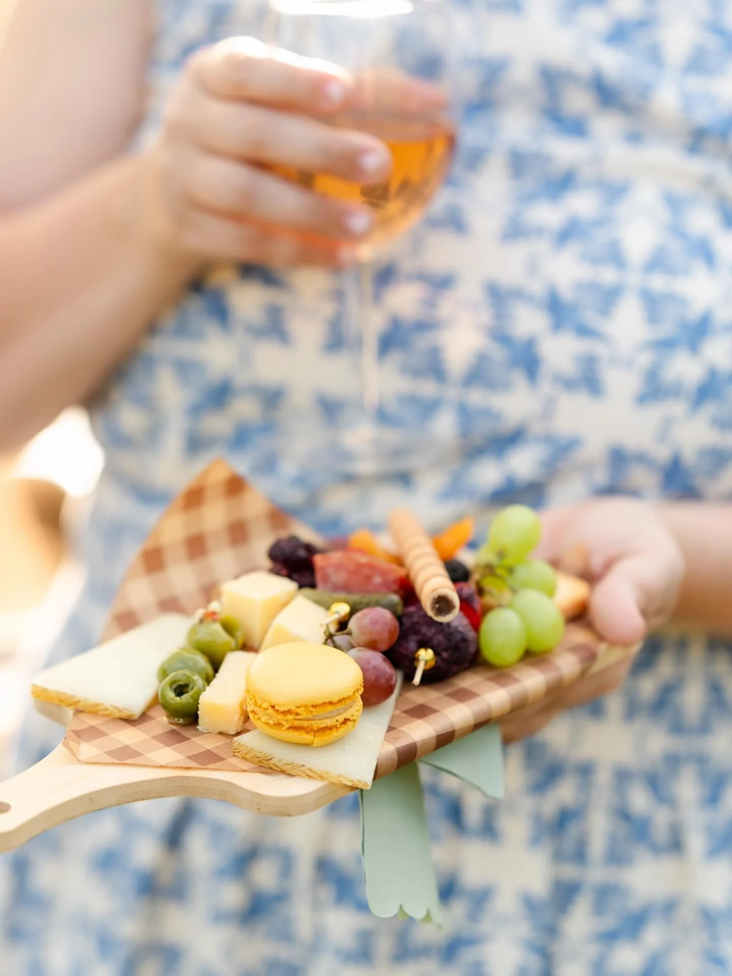 The perfect Friday does exist. 🥂🧀

A beautiful board, a glass of wine and a little sunshine. What more could you need?

Vive le weekend! 🇫🇷🤍

#Charcuterie #CharcuterieCart #explore #PhiladelphiaEvents #eventcatering