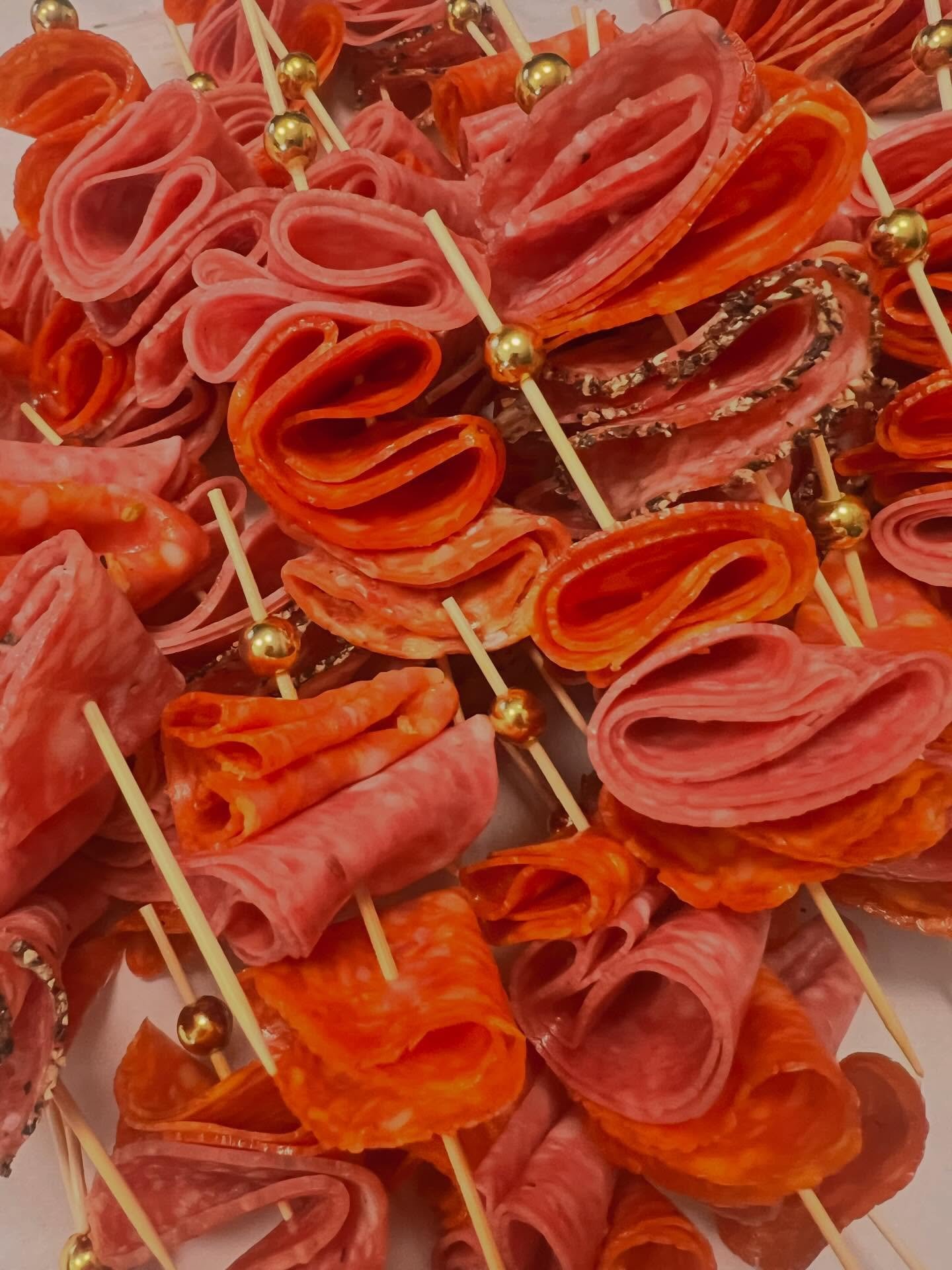 Un, deux, trois&hellip; pick your skewer. ✨

Aged cheddar + pepper jack, triple cr&egrave;me French Brie + farm strawberries, and assorted charcuterie, all prepped and ready for tomorrow&rsquo;s baby shower petite gourmand.

Tr&egrave;s bien. 🤍

#ch