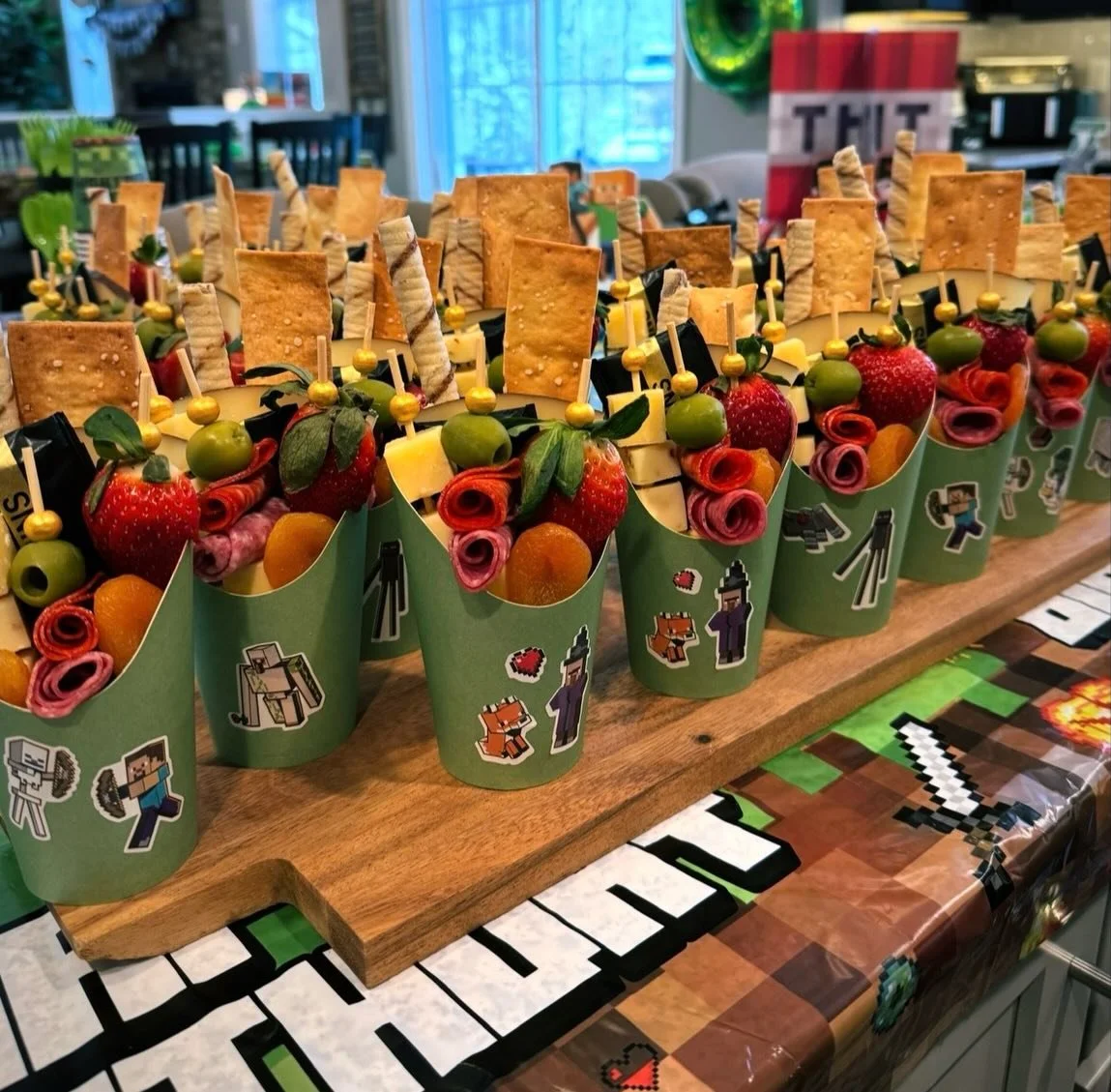 A little creativity, one delicious adventure. 🎮🧀

Who says charcuterie can&rsquo;t be playful?

A throwback to these Minecraft-inspired charcuterie cups, where every detail was designed to complement the party!

At Bon Fromage, we love bringing you