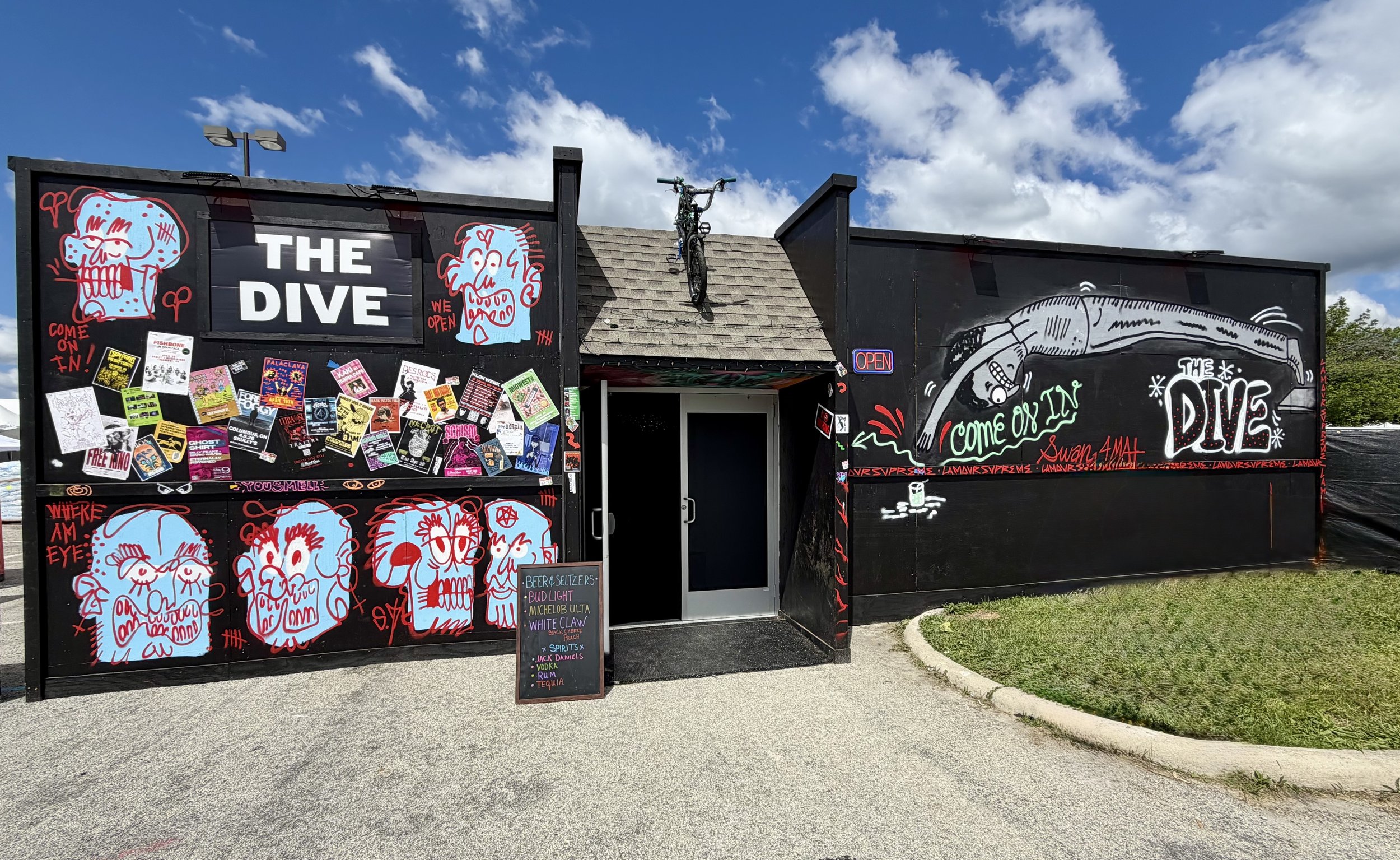 Dive Bar.jpeg