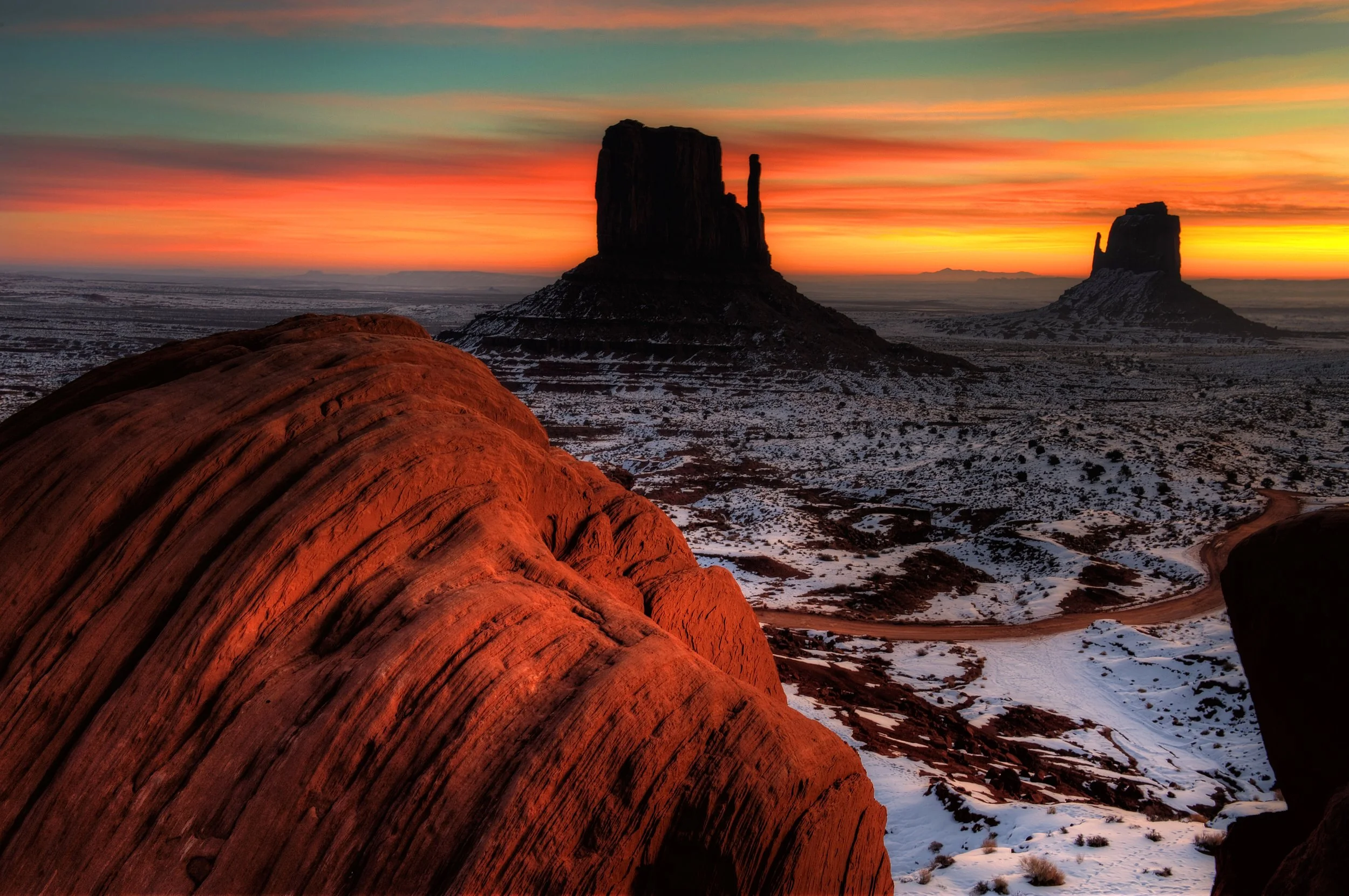 Monument_Valley_Sunrise.jpg