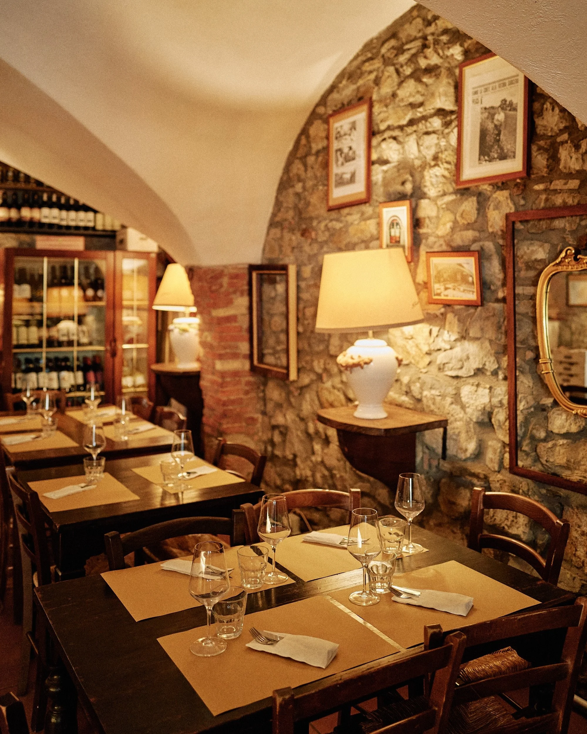 La nostra pizzeria a Fondaccio non &egrave; solo un posto dove mangiare, ma una seconda casa. Abbiamo curato ogni dettaglio del nostro interior design per renderlo assolutamente unique e super accogliente. Luci soffuse, colori caldi e il profumo dell