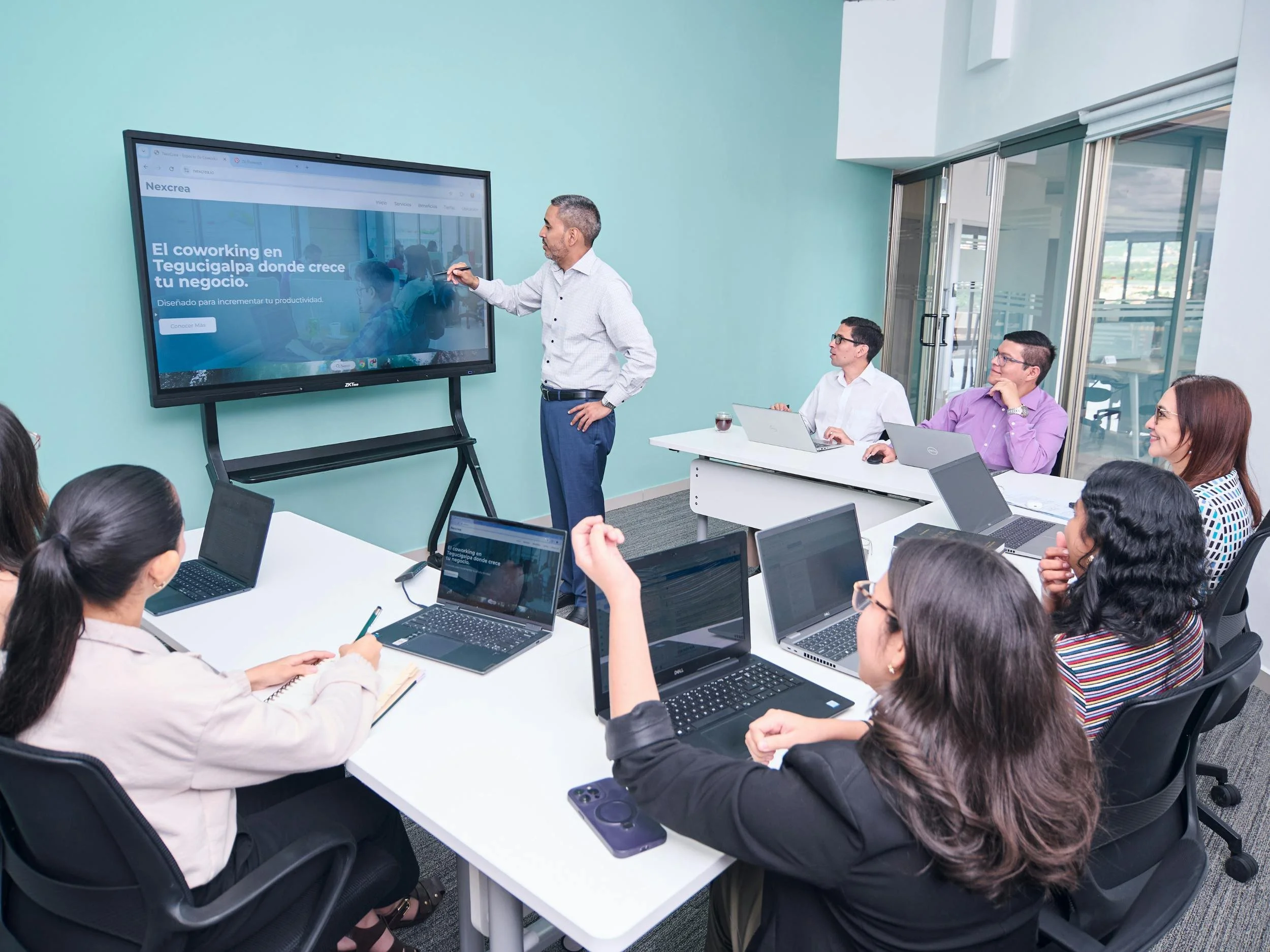 Taller de planificación estratégica y sistemas de negocio para empresarios en Chile.