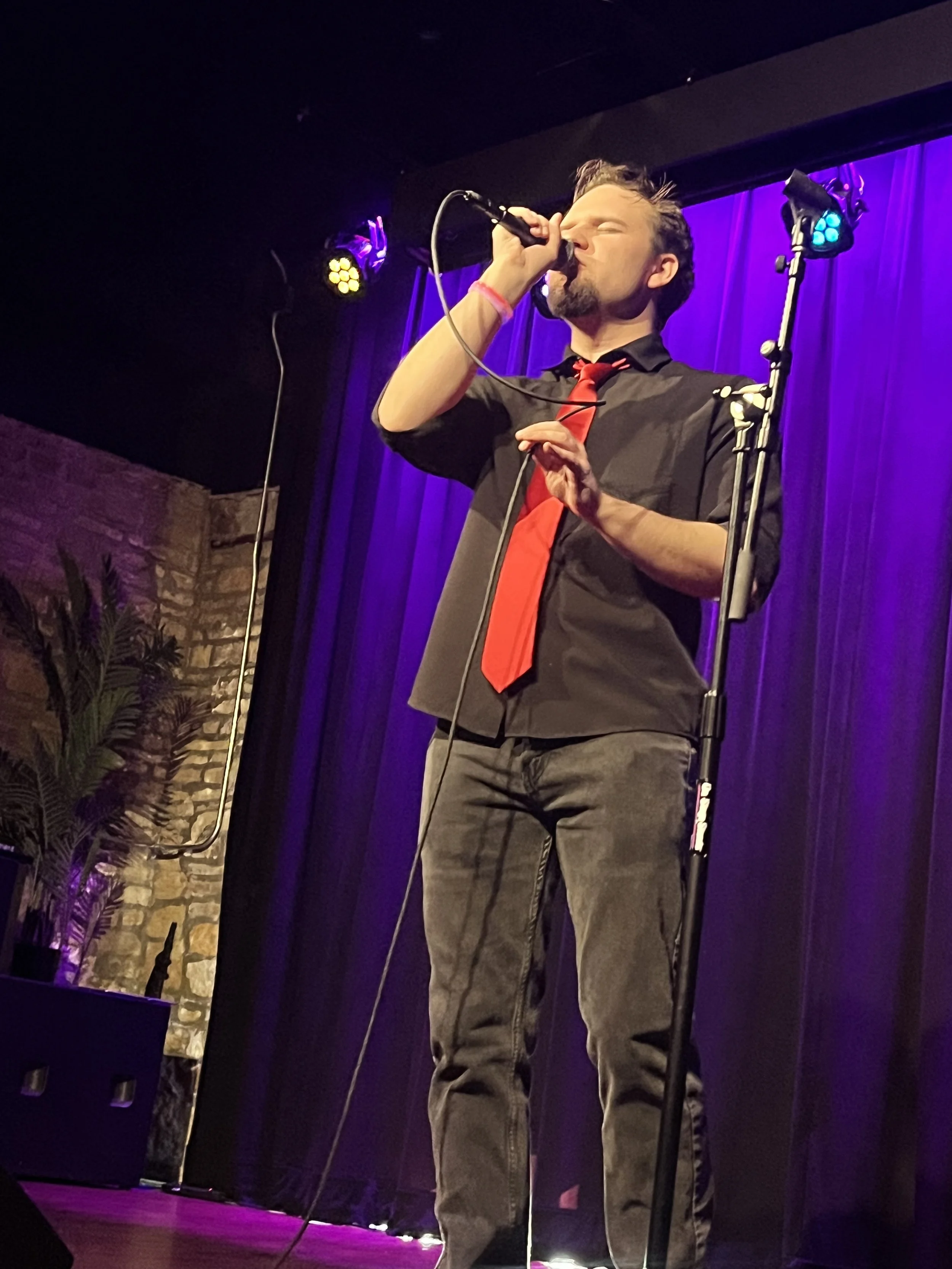 Short Artist Bio (Paragraph)