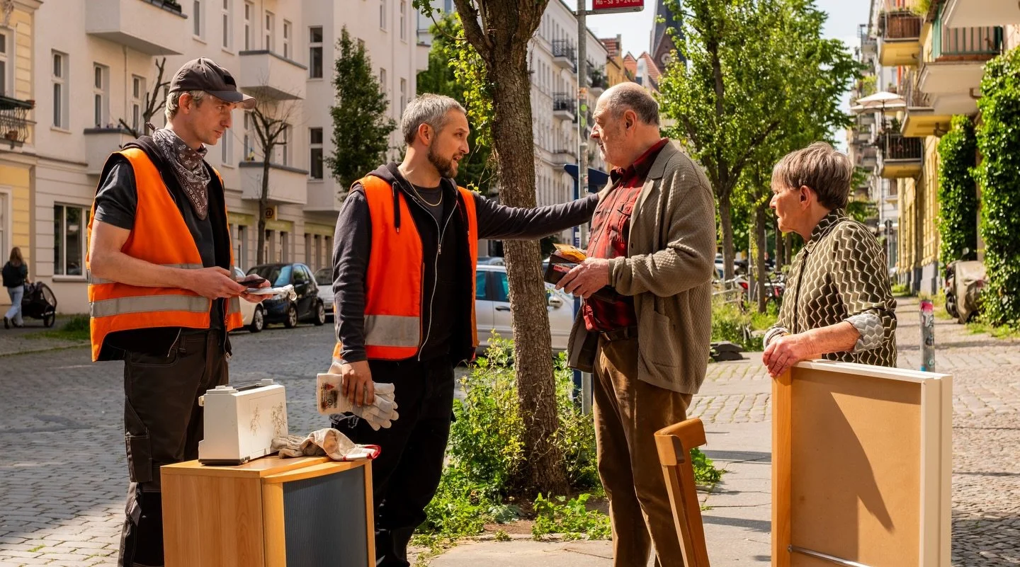 ACHTUNG 🚨 &bdquo;MIESE ABZOCKE!&ldquo; #Toluoldiisocyanat

In Teil 14 der @ard_degeto Reihe #DieDreiVonDerM&uuml;llabfuhr gebe ich mal wieder den Vorzeigegangster ;) Machte leider sehr viel Spa&szlig; mit @janandreesen 😁
Verpasst nicht diese wunder
