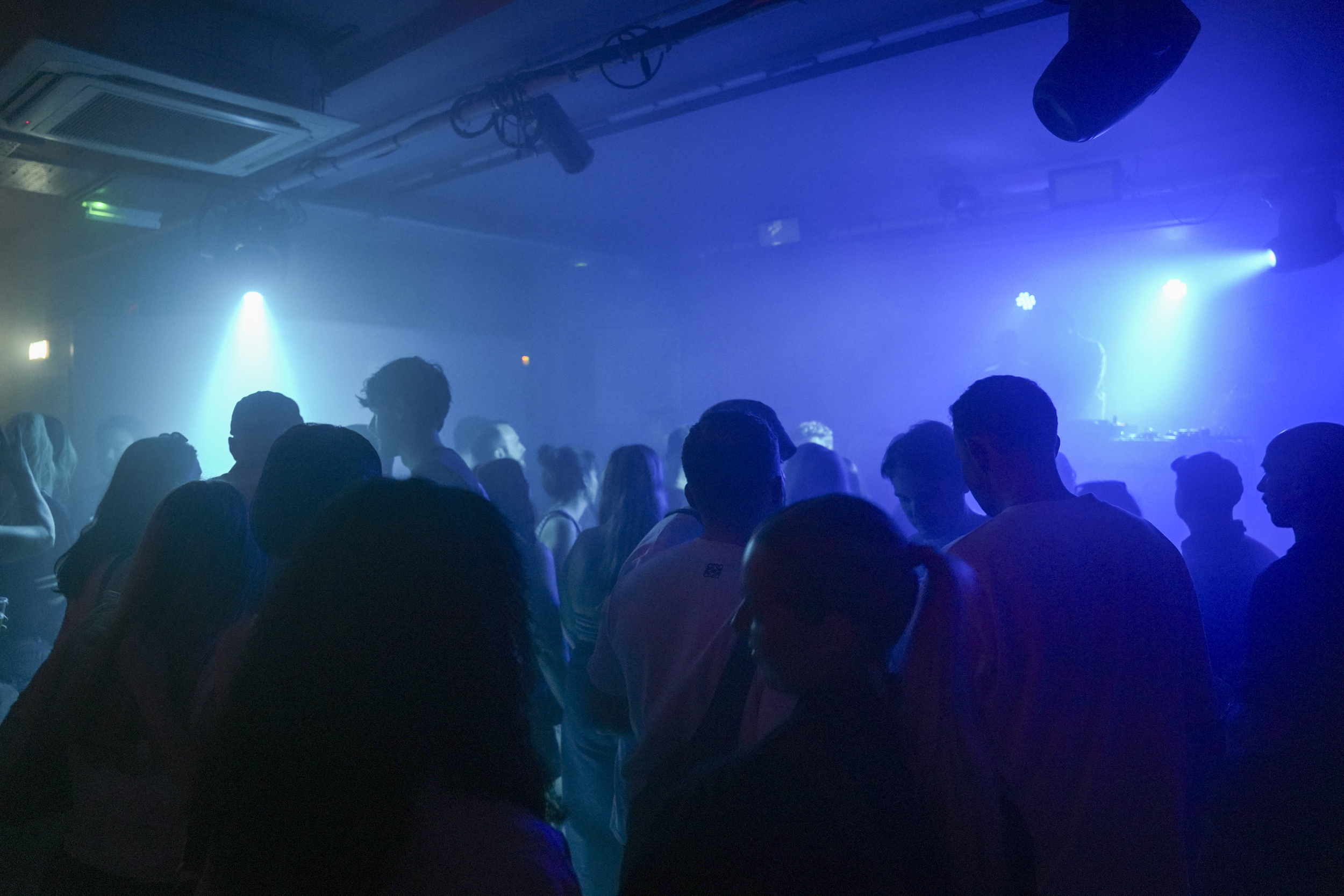 Crowd-4.png