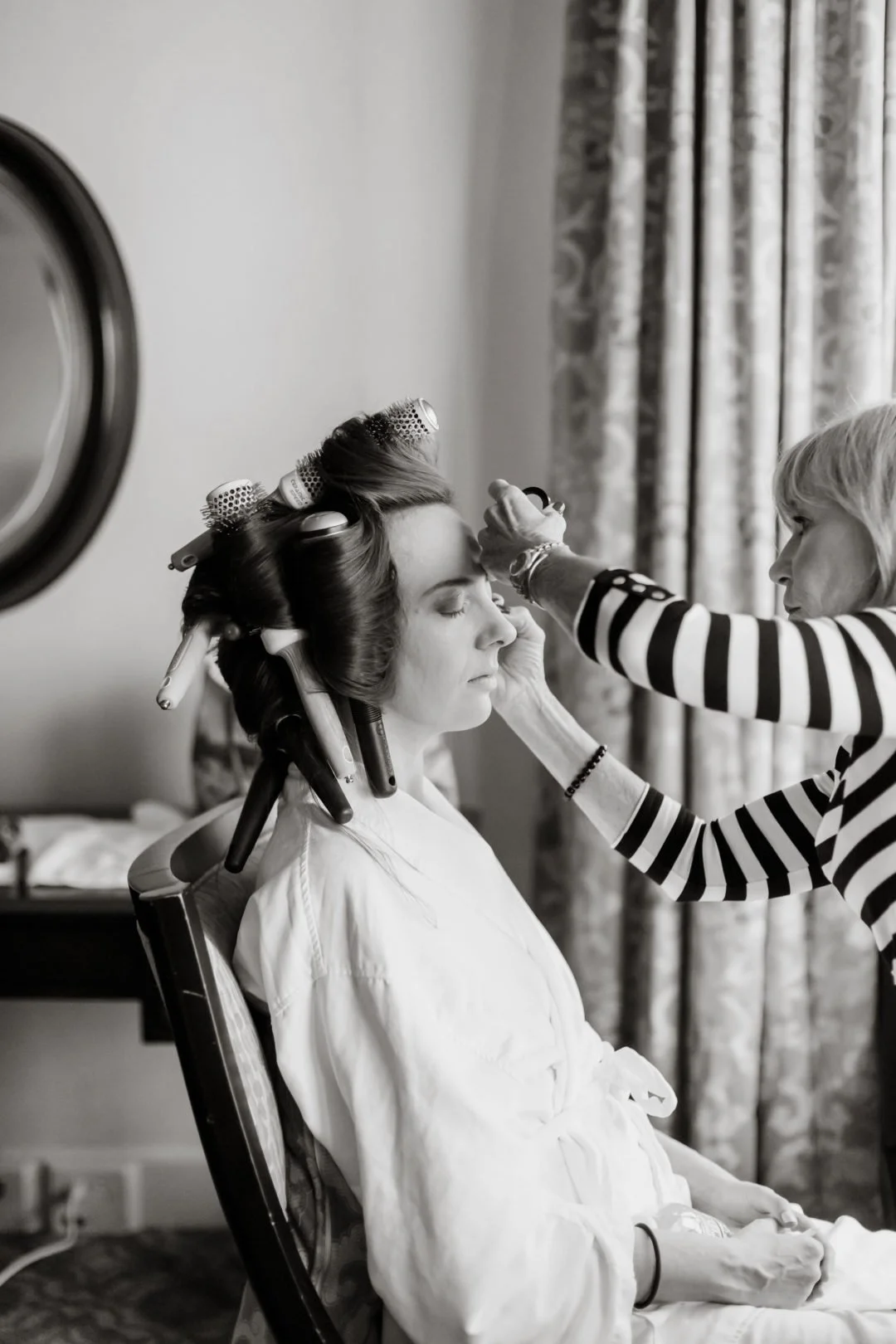 diana-james-getting-ready-BW-026-1080x1620.jpg