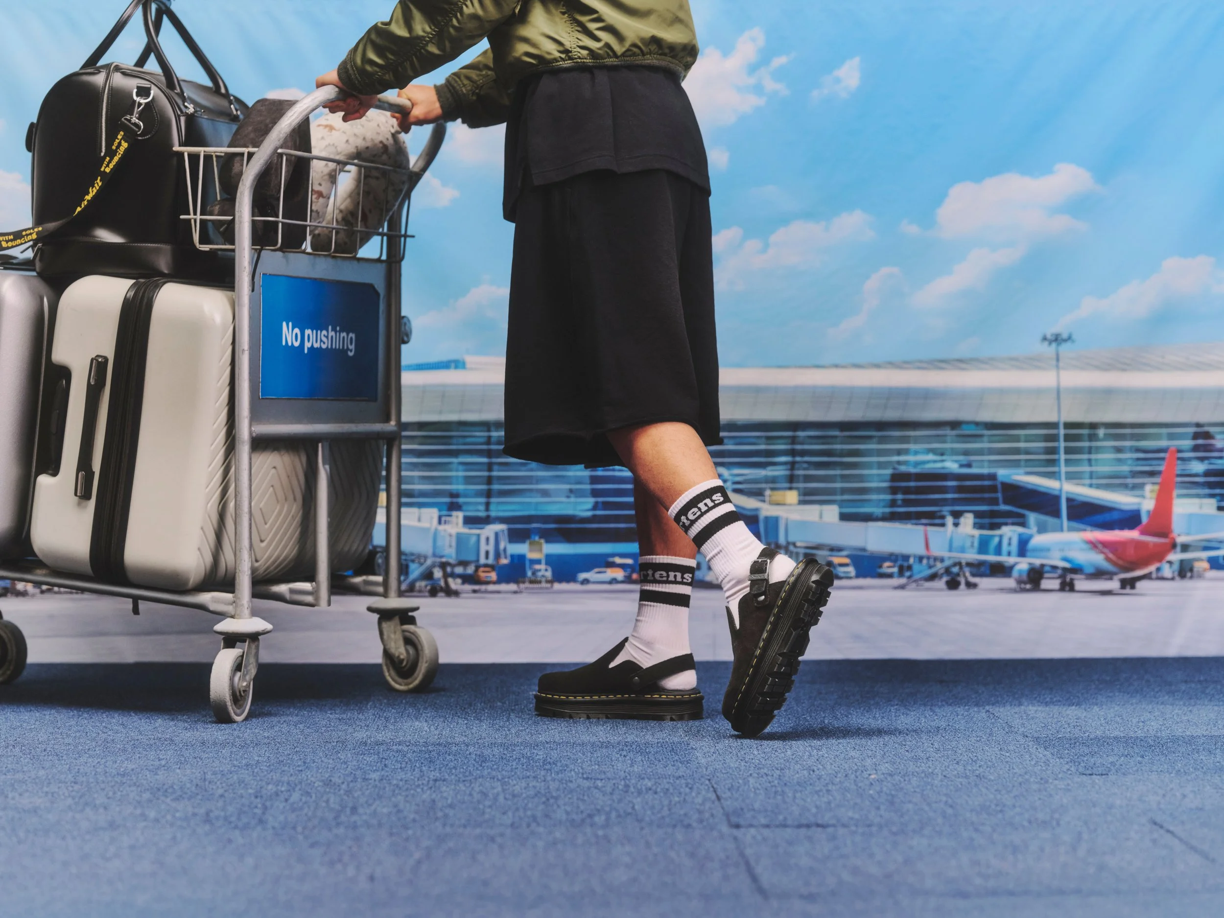 Mule_Black_On-Foot_777_PROOF_Amended.jpg