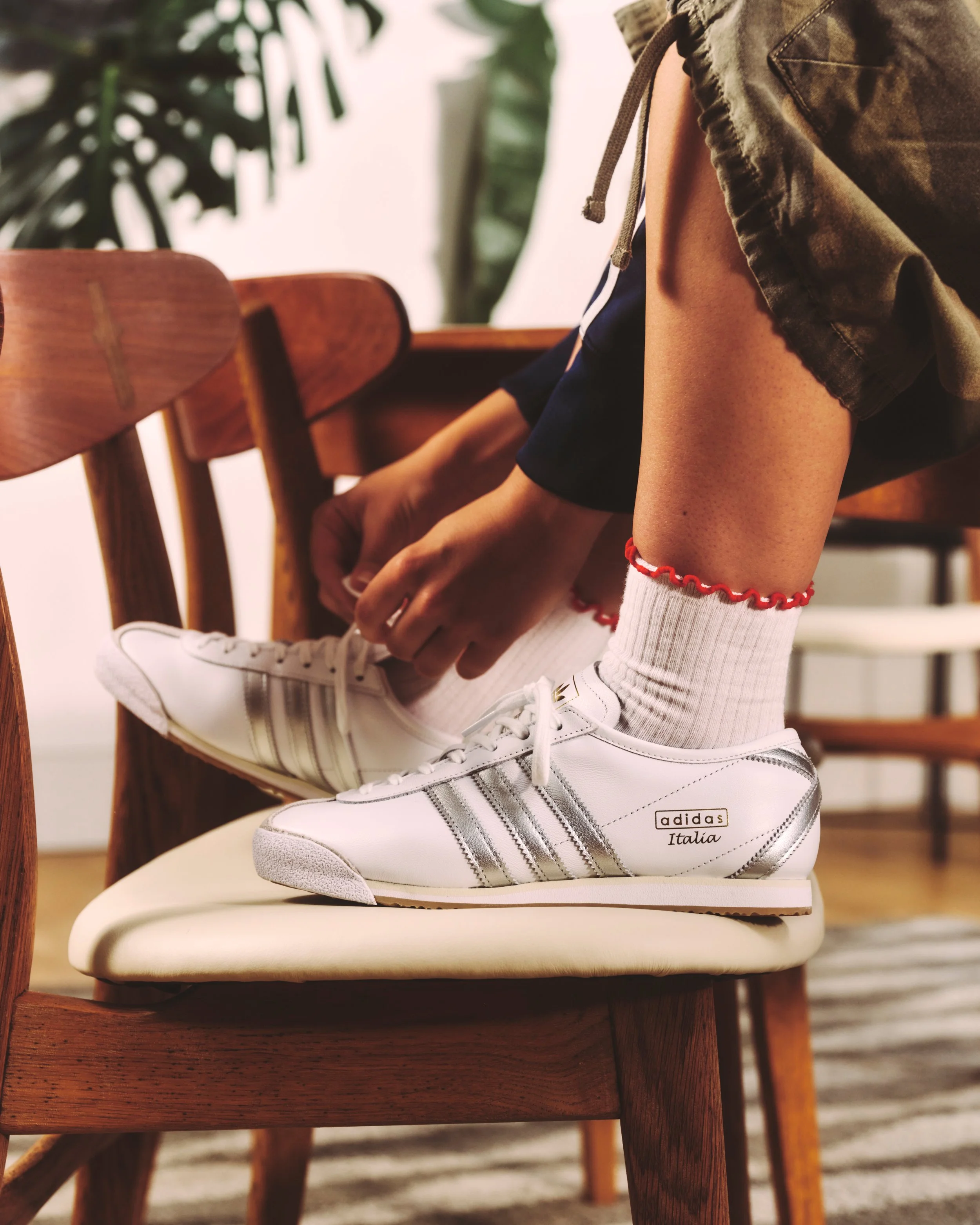 300525_OFFICE_ADIDAS_WHITE_SILVER_ITALIA_0105_RETOUCHED.jpg