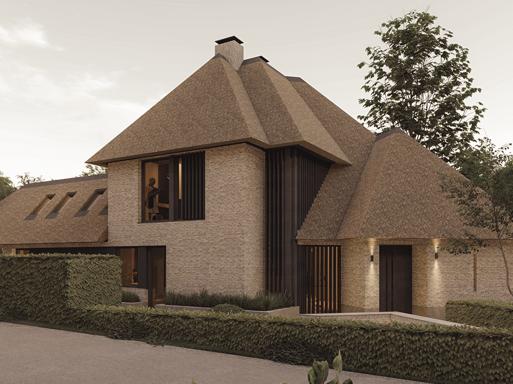 Moderne woning met een rieten dak, grote ramen en omheinde tuin. Mensen zichtbaar binnen, omgeven door groen.